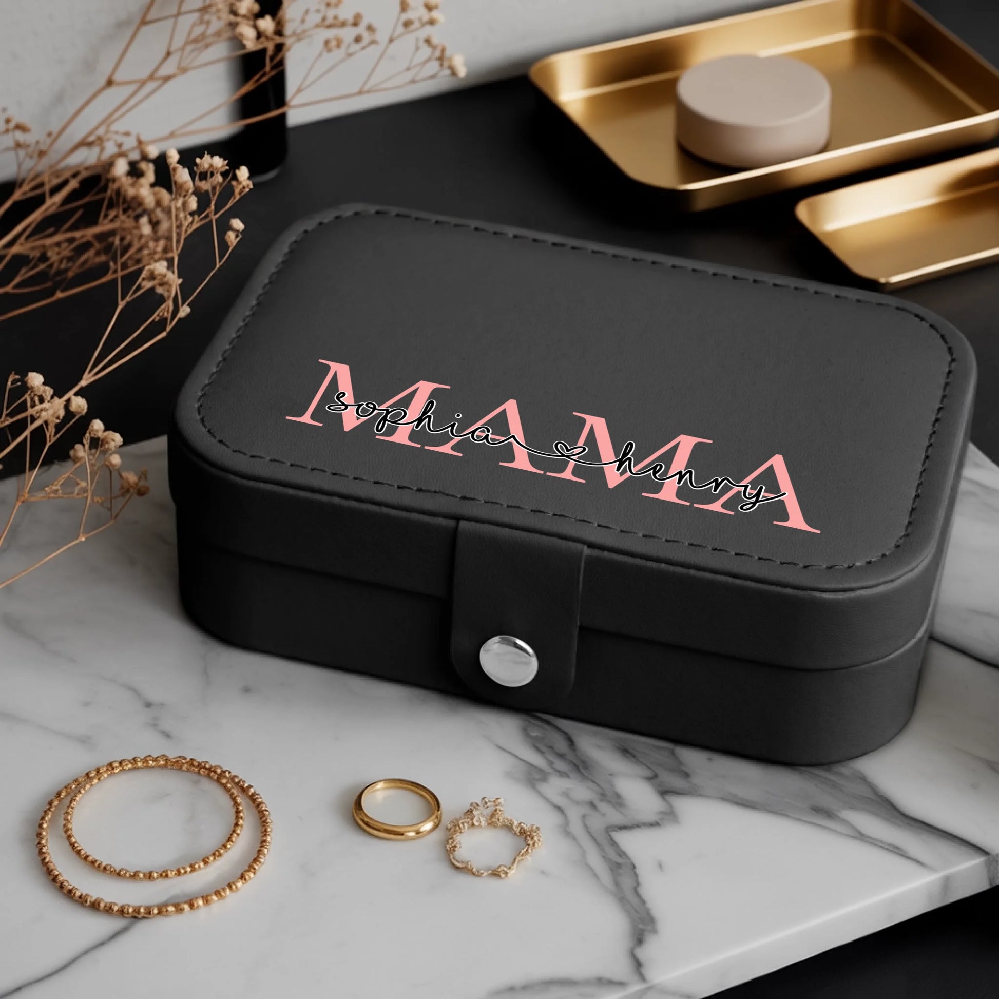 0023_1_a-luxurious-indoor-setup-features-a-jewe_mCg2lO5jQQaoBpsmmmh2-Q_8TMFauQtSa-Y2qQ9xFkseg