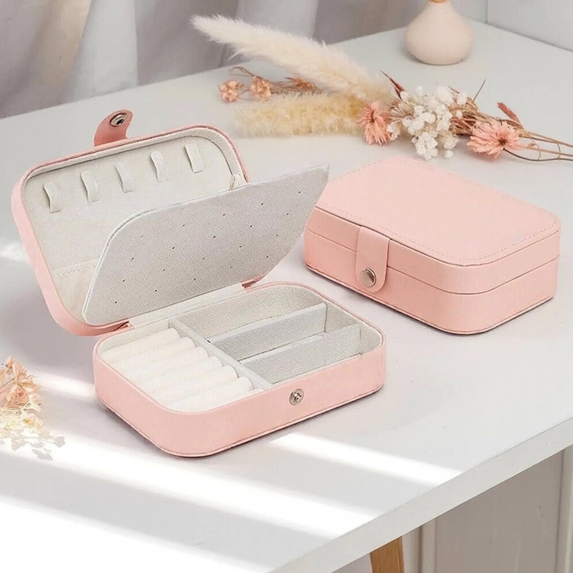 0021_1_the-scene-is-set-on-a-pristine-white-tab_UdJ9eO1eSFaeZgzkYDQqHA_-k0itkozQtKda7aqy5S1Vg