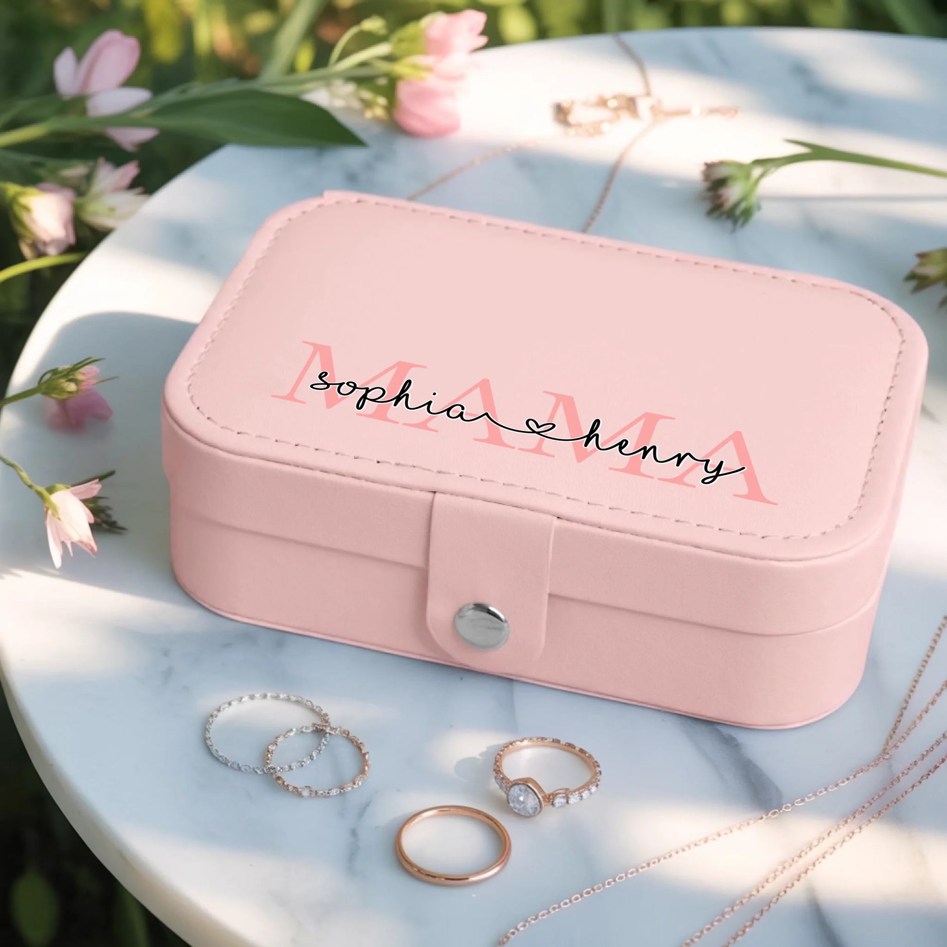 0004_3_a-jewelry-box-placed-on-a-white-marble-t_7BBO_6ExS9yPr9mAKNsUCw_USlxv3QBRxqn6T2yRiv7lQ