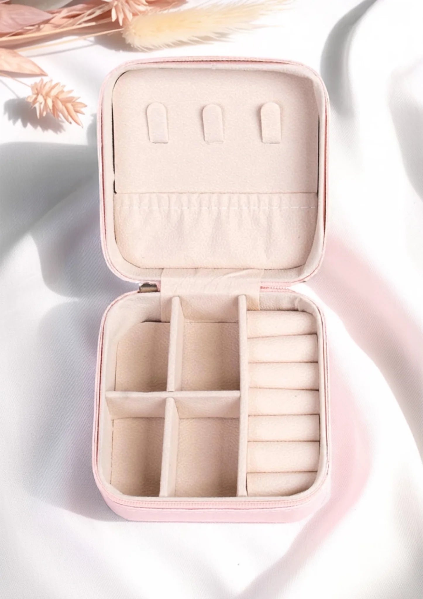 0009_1_the-scene-is-set-upon-a-realistic-white-_6pUSE1tUQKqkbpEwaNqGog_o6Q_hhebRwyi3fi5IAaaWA