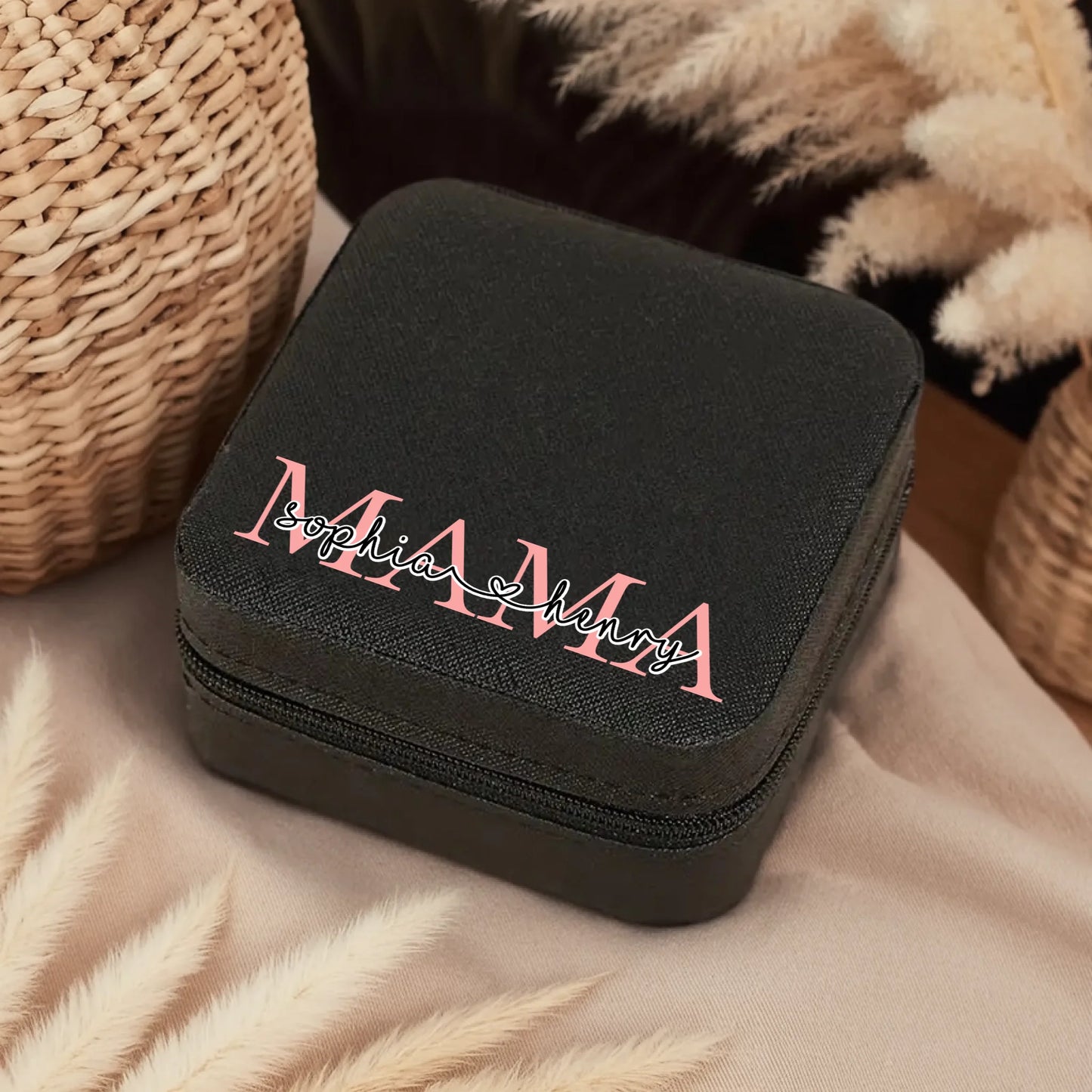 0005_1_a-cozy-boho-interior-is-envisioned-neutr_QiRR0RyTR3m70NZaKC6HRg_zs0ueuH7QG6G3V9TqQ4P3A