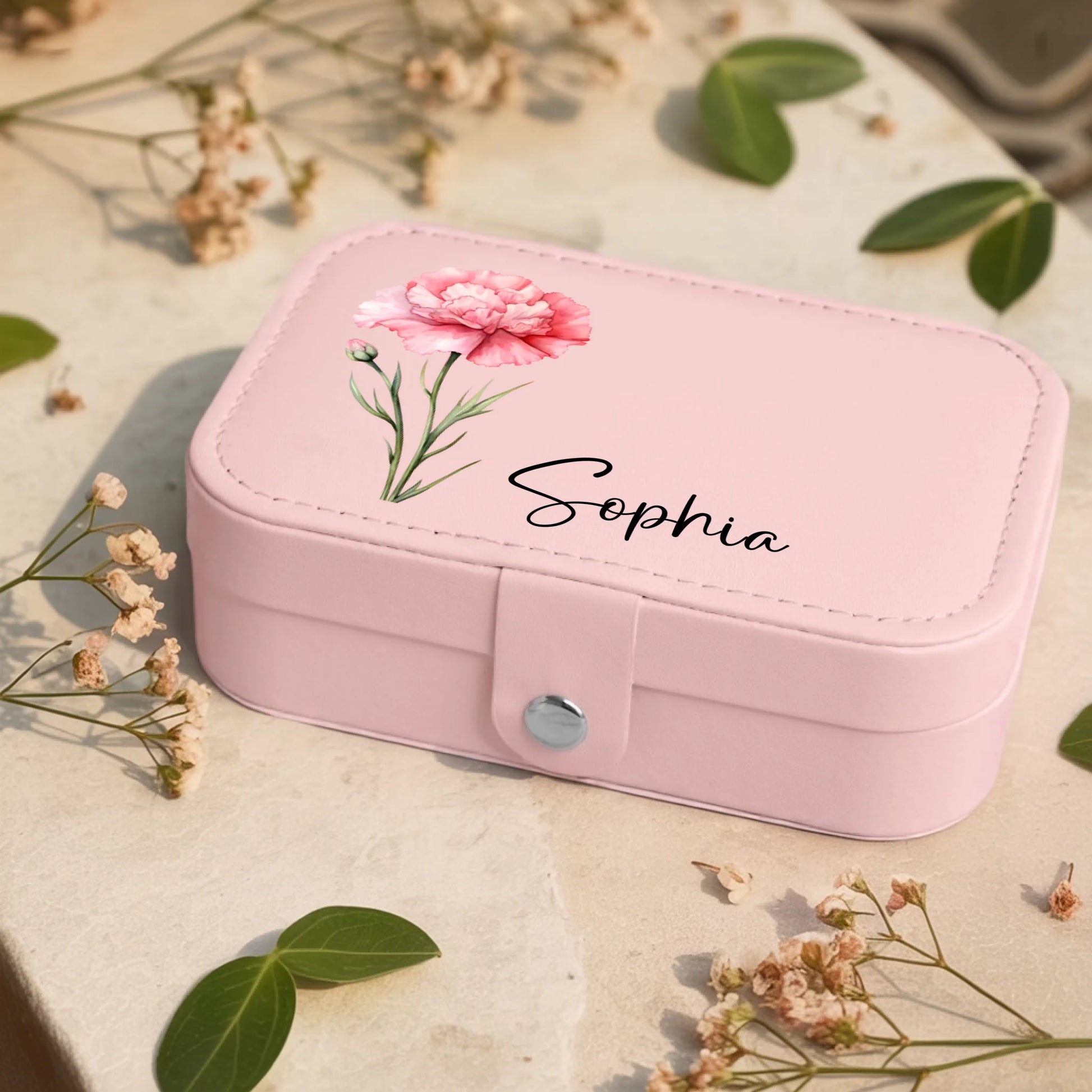 0001_1_a-jewelry-box-rests-on-a-neutral-stone-s_eXdv28EGQ4a4T730_mOXgA_EAF00DjQSb6ezGyMQnx5aA