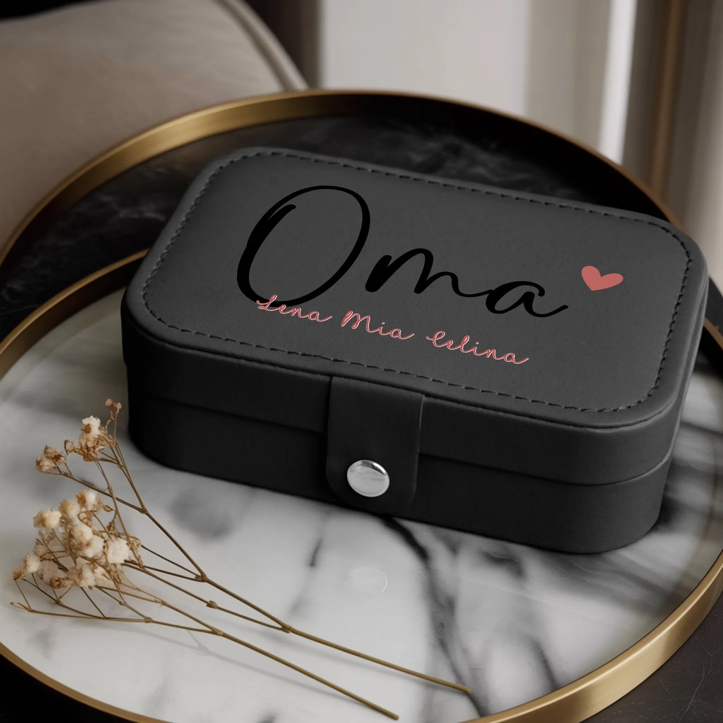 0024_1_a-luxurious-indoor-setup-for-a-jewelry-b_dSXTMwNTTnWI3g3almMLew_ZwZmykbaTKysEmc53pnDgw