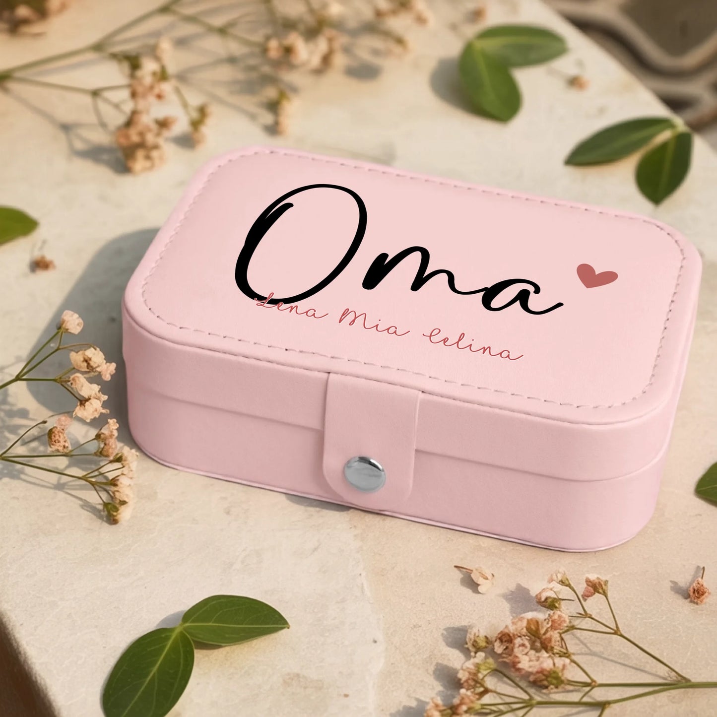 0001_1_a-jewelry-box-rests-on-a-neutral-stone-s_eXdv28EGQ4a4T730_mOXgA_EAF00DjQSb6ezGyMQnx5aA