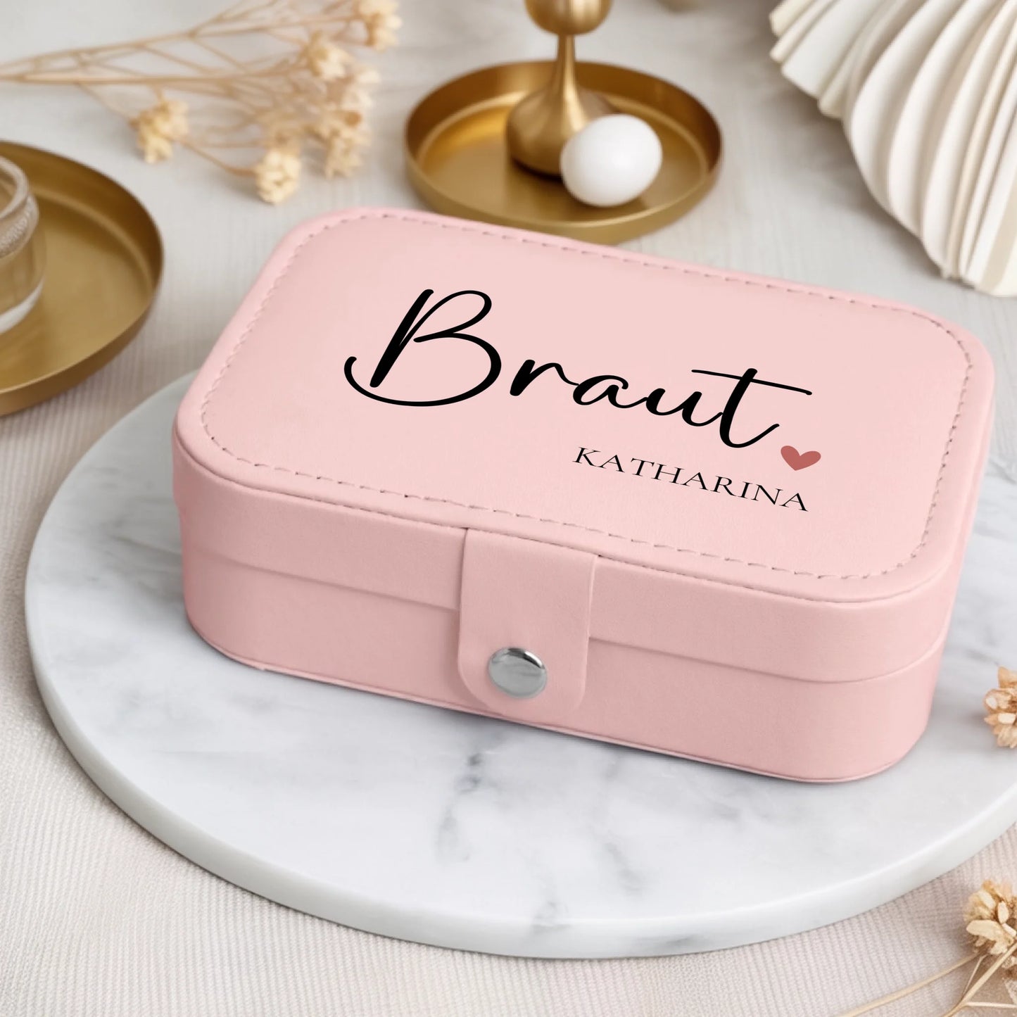 0008_3_a-luxurious-indoor-setup-is-present-feat_C3I5-DR7TiW7kGAuU1d-Eg_wsLFoR3jTTOdmMnwONJL9Q