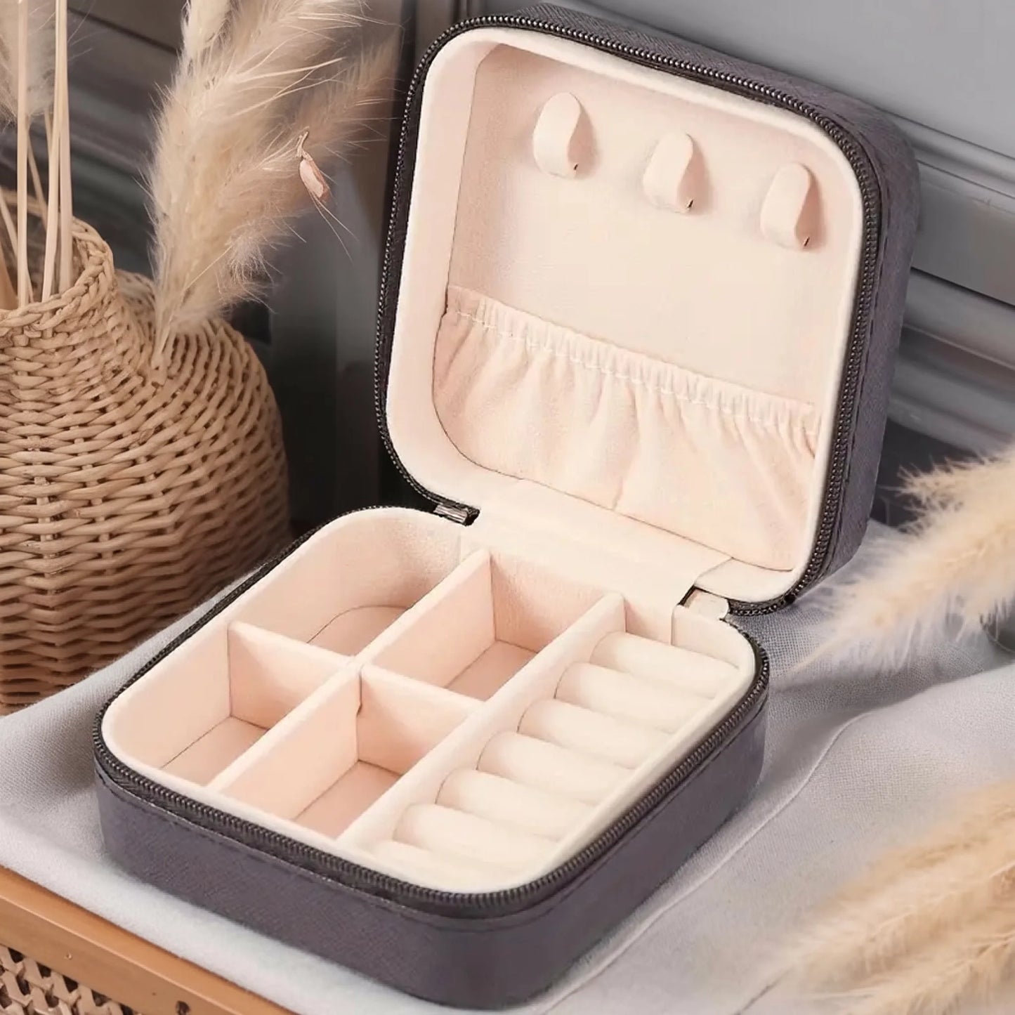 0007_1_a-cozy-boho-interior-is-envisioned-neutr_D6lNPbkORA-g05Z4VRs95g_WMGjXdTzS6m9cP-8ZX6UUQ