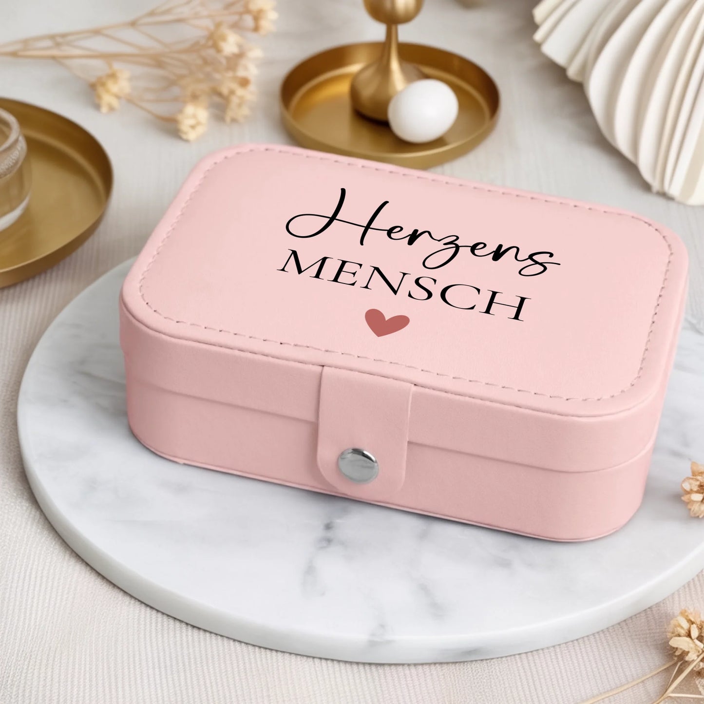 0008_3_a-luxurious-indoor-setup-is-present-feat_C3I5-DR7TiW7kGAuU1d-Eg_wsLFoR3jTTOdmMnwONJL9Q