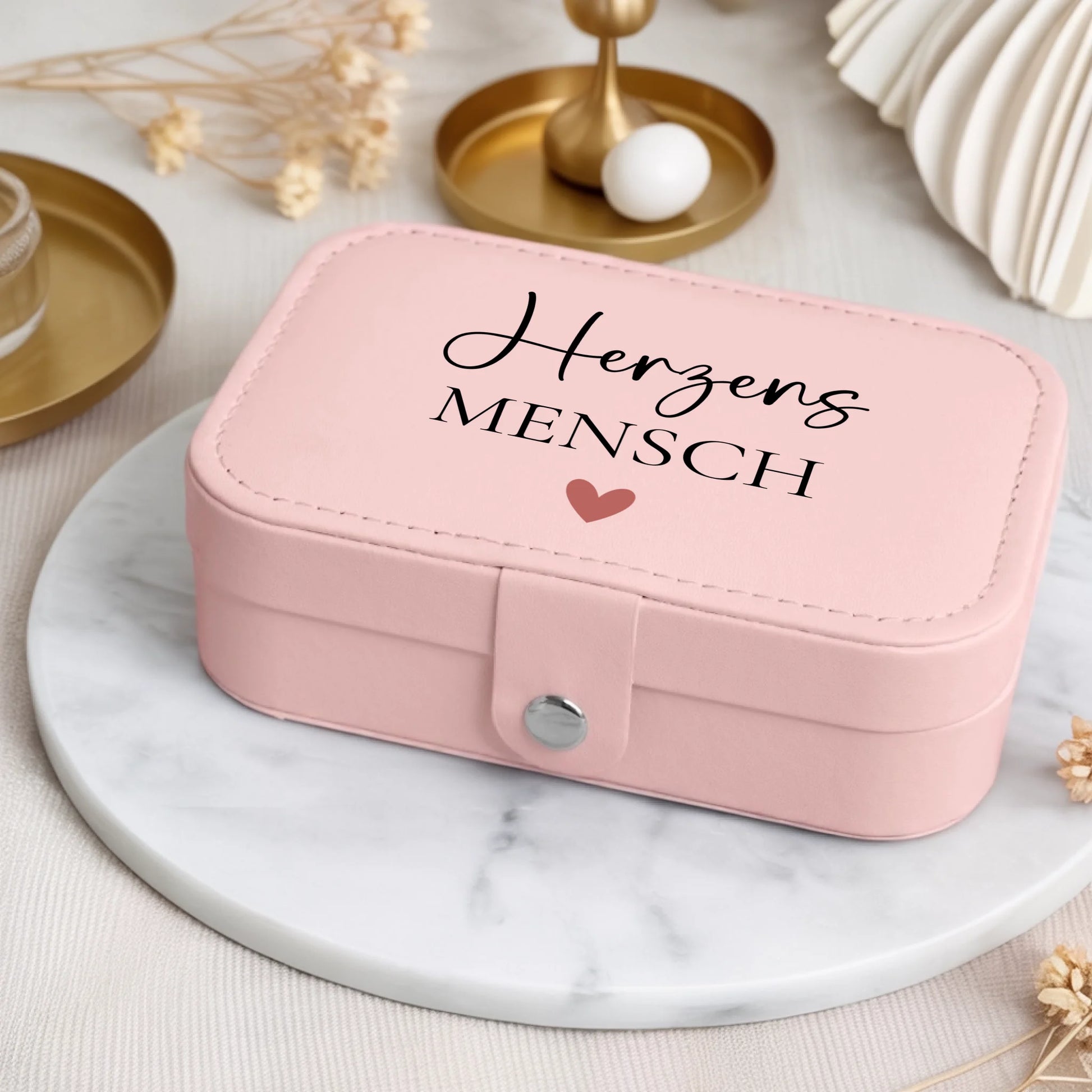 0008_3_a-luxurious-indoor-setup-is-present-feat_C3I5-DR7TiW7kGAuU1d-Eg_wsLFoR3jTTOdmMnwONJL9Q