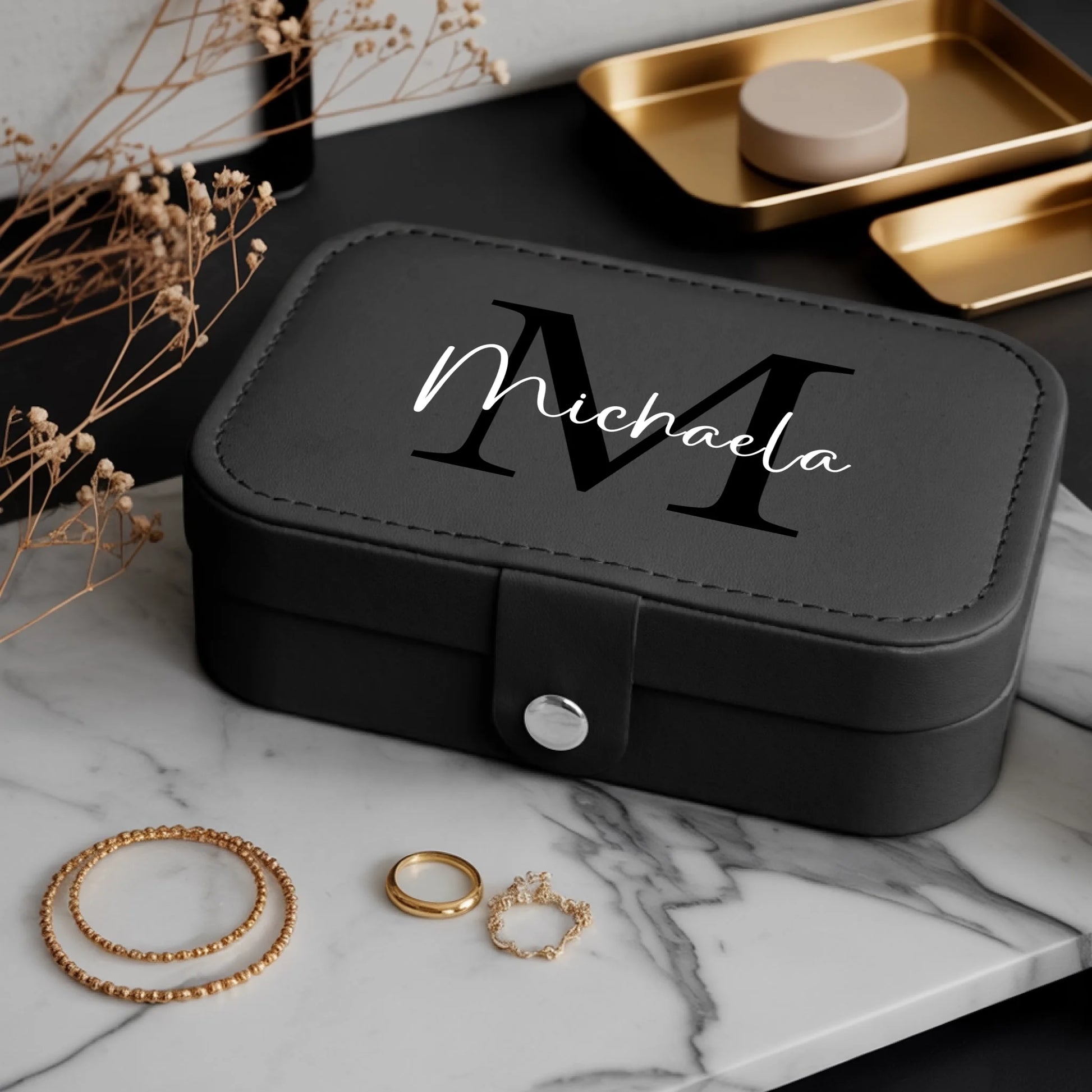 0023_1_a-luxurious-indoor-setup-features-a-jewe_mCg2lO5jQQaoBpsmmmh2-Q_8TMFauQtSa-Y2qQ9xFkseg