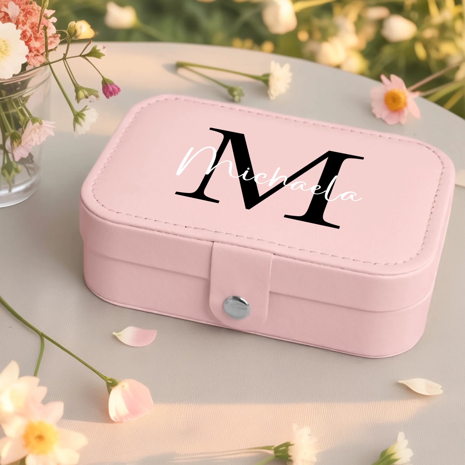 0003_2_a-jewelry-box-rests-on-a-pale-neutral-ta_Blz_SC6eRT6ilYDRk7_RJg_RMFfi6yRQ3uO-tsUwyp9yA