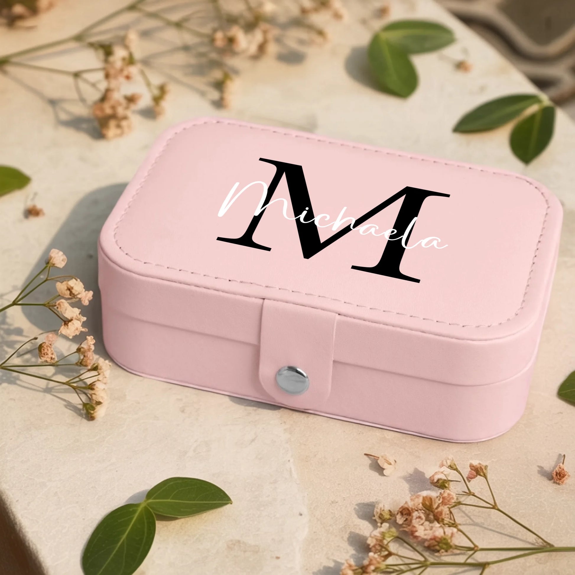 0001_1_a-jewelry-box-rests-on-a-neutral-stone-s_eXdv28EGQ4a4T730_mOXgA_EAF00DjQSb6ezGyMQnx5aA