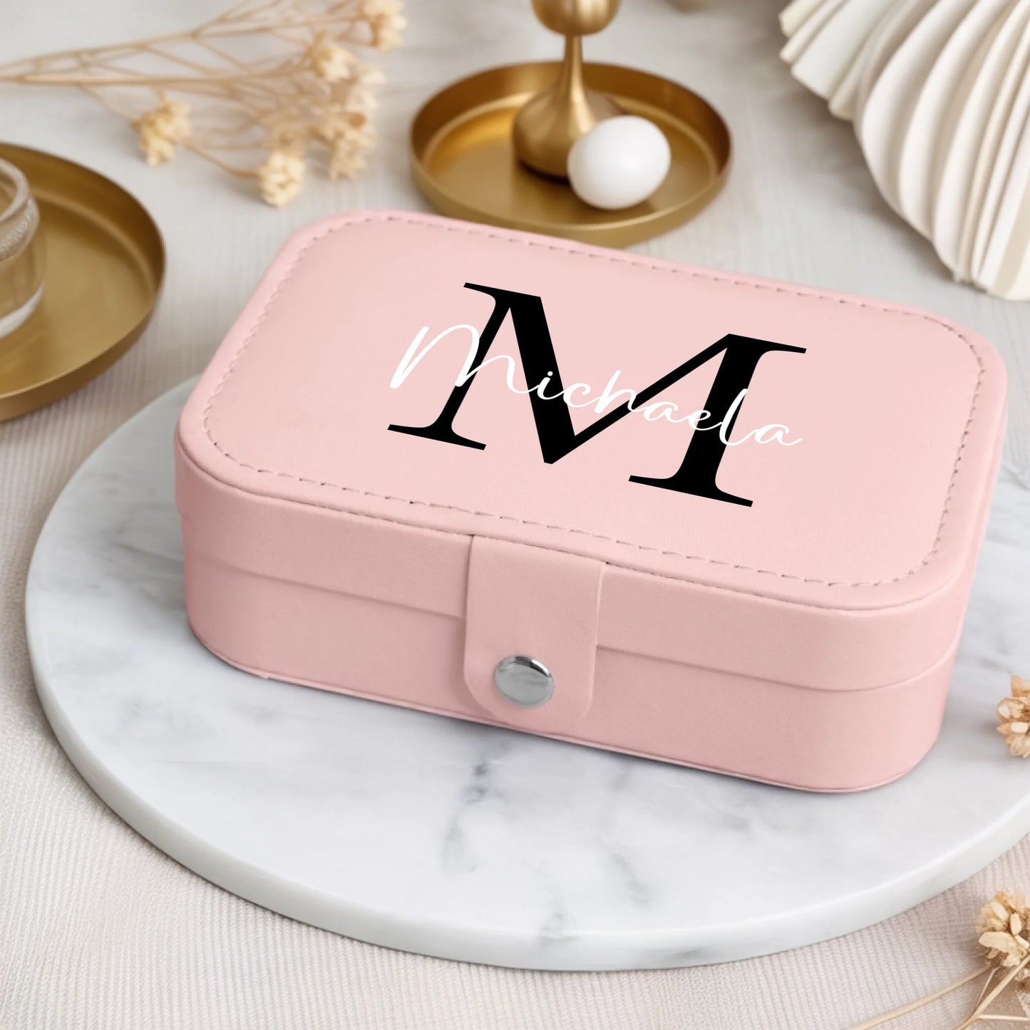 0008_3_a-luxurious-indoor-setup-is-present-feat_C3I5-DR7TiW7kGAuU1d-Eg_wsLFoR3jTTOdmMnwONJL9Q