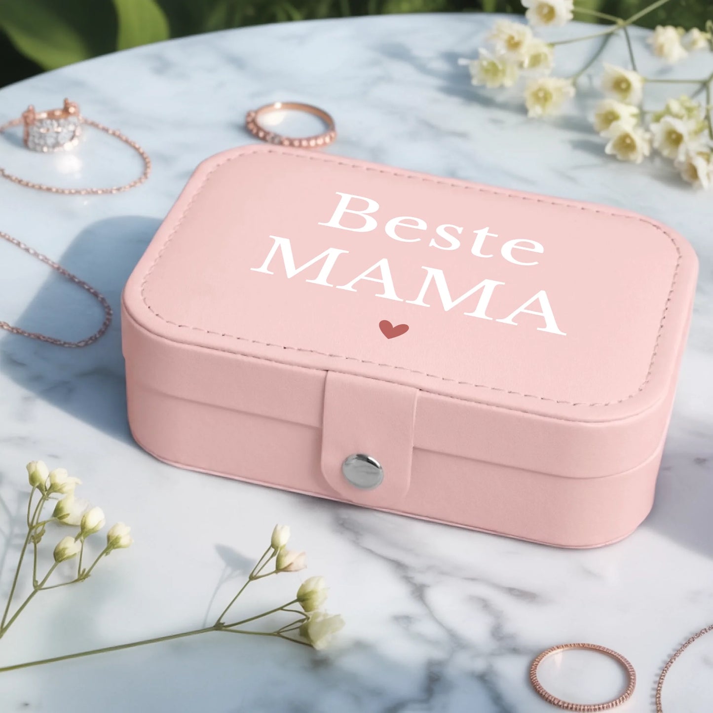 0004_2_a-jewelry-box-placed-on-a-white-marble-t_cfF8IK1ZQCOxoYEypMyOOw_USlxv3QBRxqn6T2yRiv7lQ