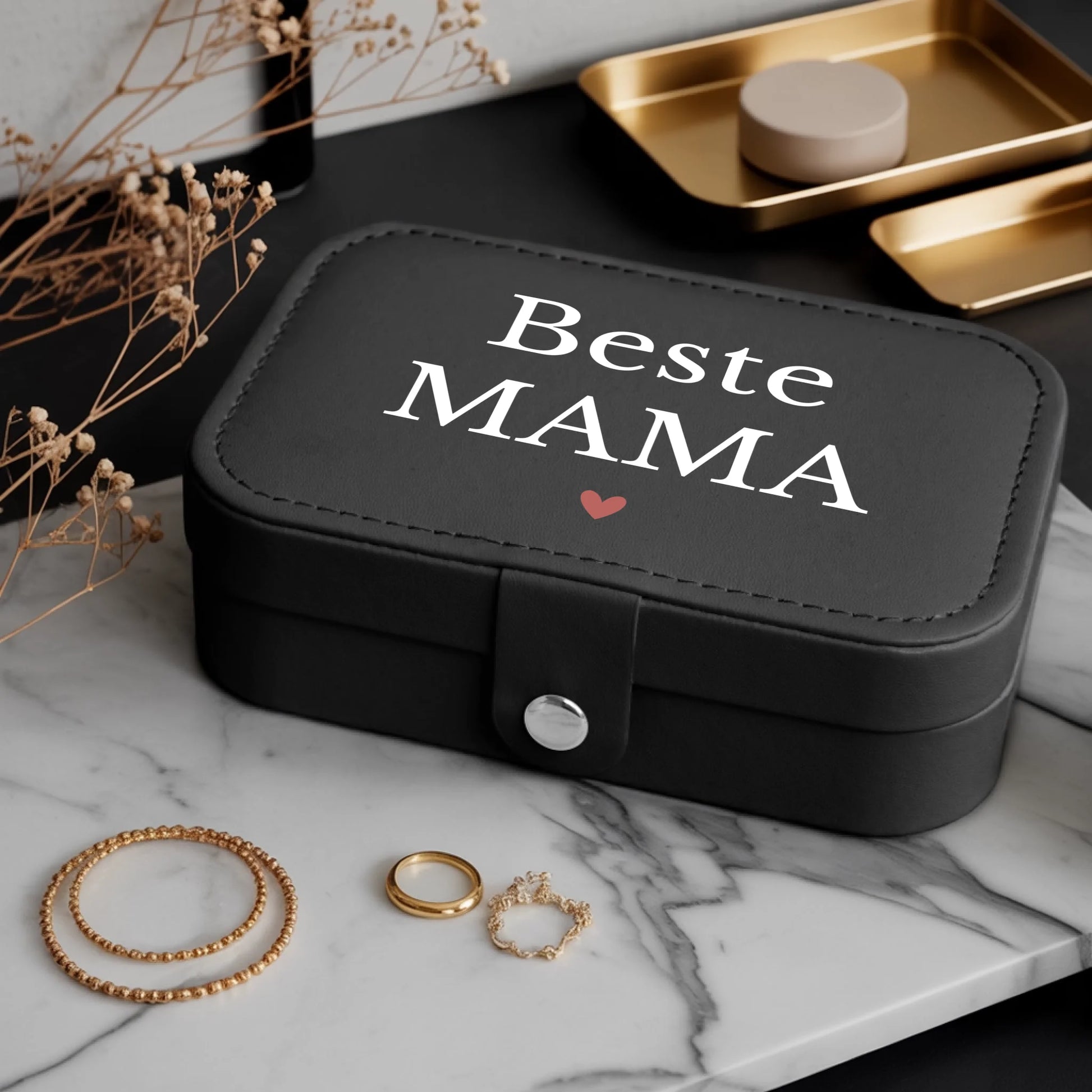 0023_1_a-luxurious-indoor-setup-features-a-jewe_mCg2lO5jQQaoBpsmmmh2-Q_8TMFauQtSa-Y2qQ9xFkseg