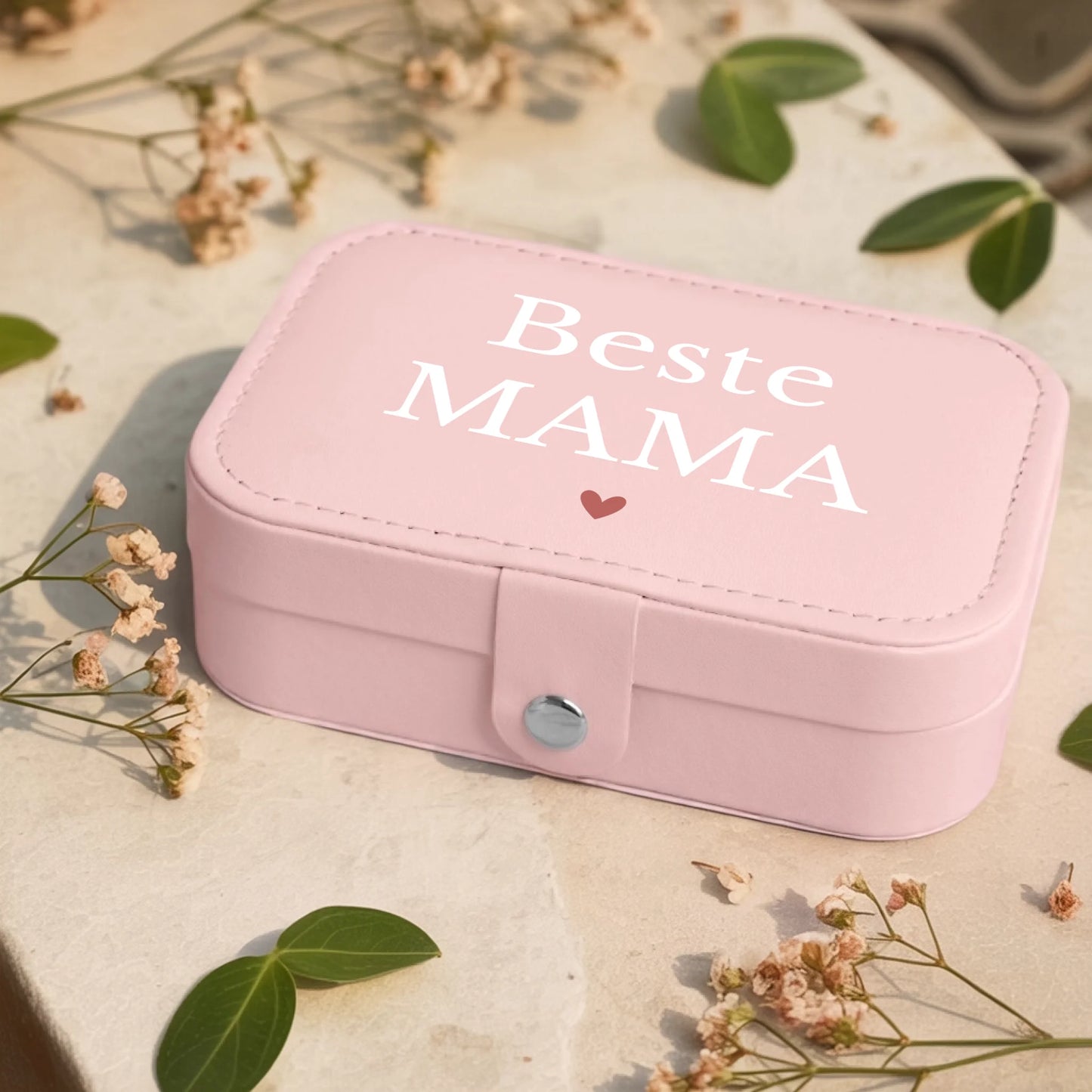 0001_1_a-jewelry-box-rests-on-a-neutral-stone-s_eXdv28EGQ4a4T730_mOXgA_EAF00DjQSb6ezGyMQnx5aA