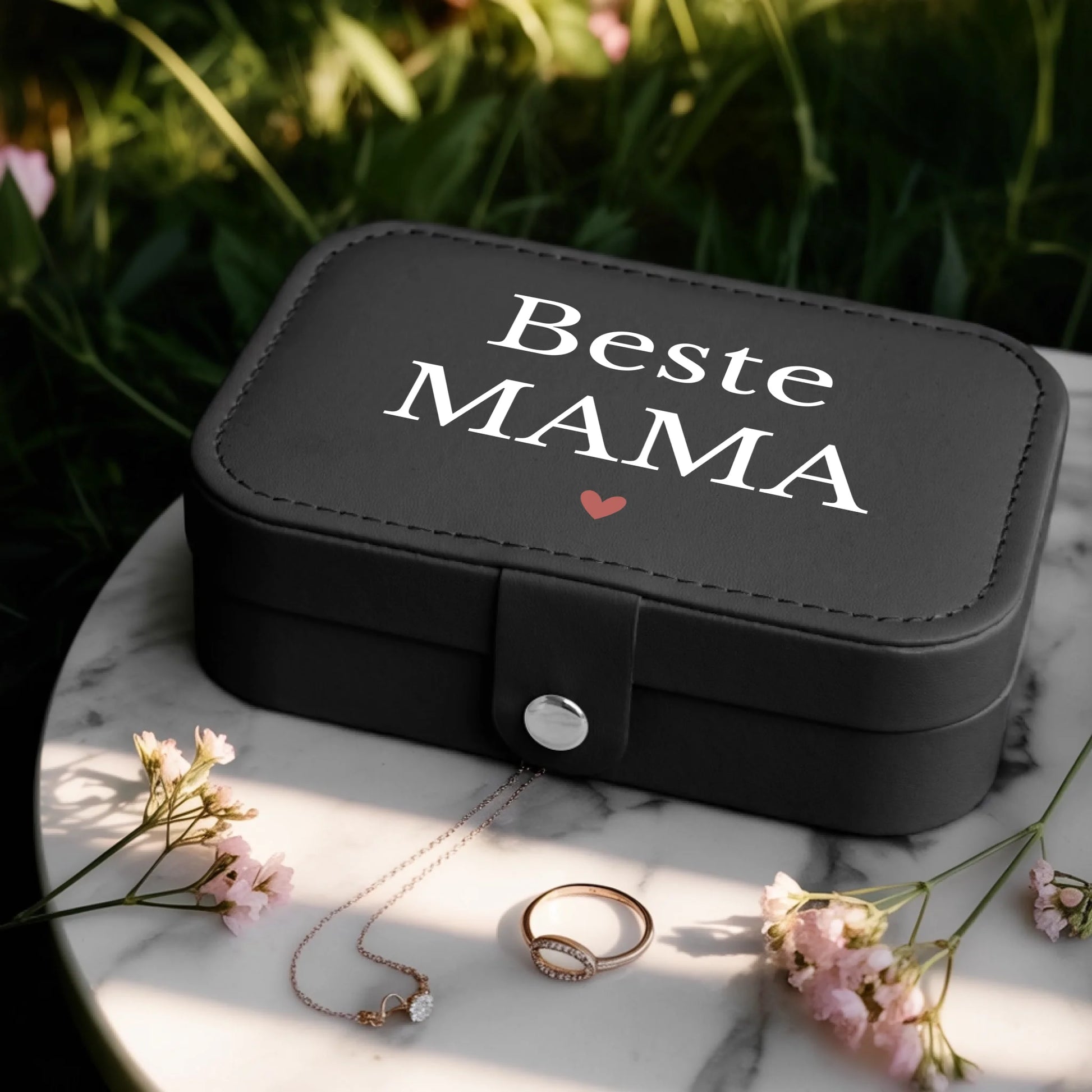 0025_1_a-jewelry-box-is-placed-on-a-white-marbl_BlkoKavvTY24k8sr508dhw_w2bZvE45QxOYx9cZS_CrMQ