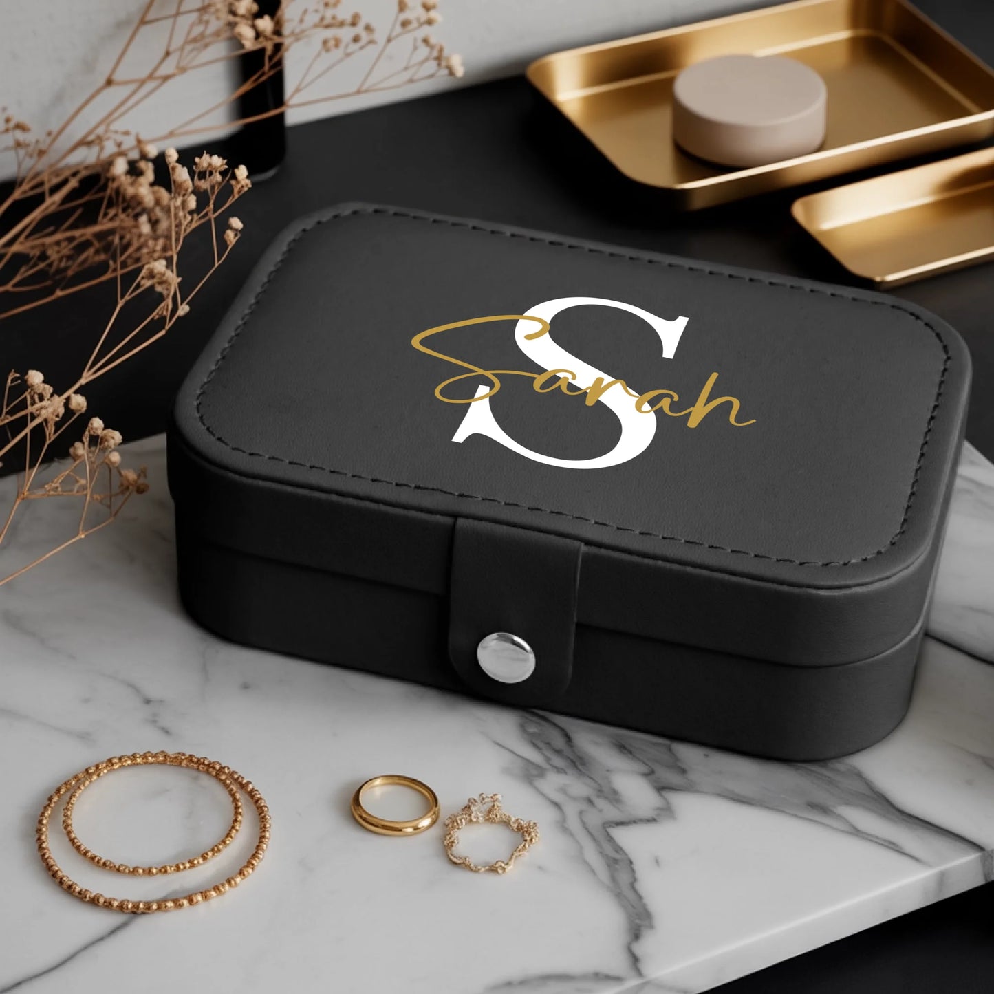 0023_1_a-luxurious-indoor-setup-features-a-jewe_mCg2lO5jQQaoBpsmmmh2-Q_8TMFauQtSa-Y2qQ9xFkseg