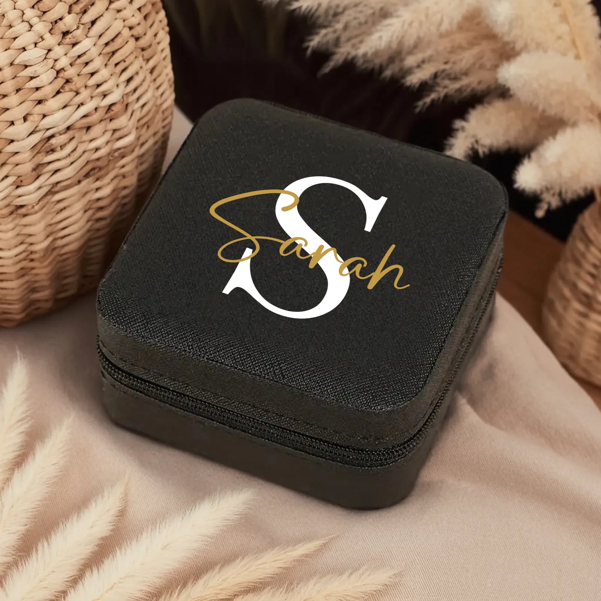 0005_1_a-cozy-boho-interior-is-envisioned-neutr_QiRR0RyTR3m70NZaKC6HRg_zs0ueuH7QG6G3V9TqQ4P3A