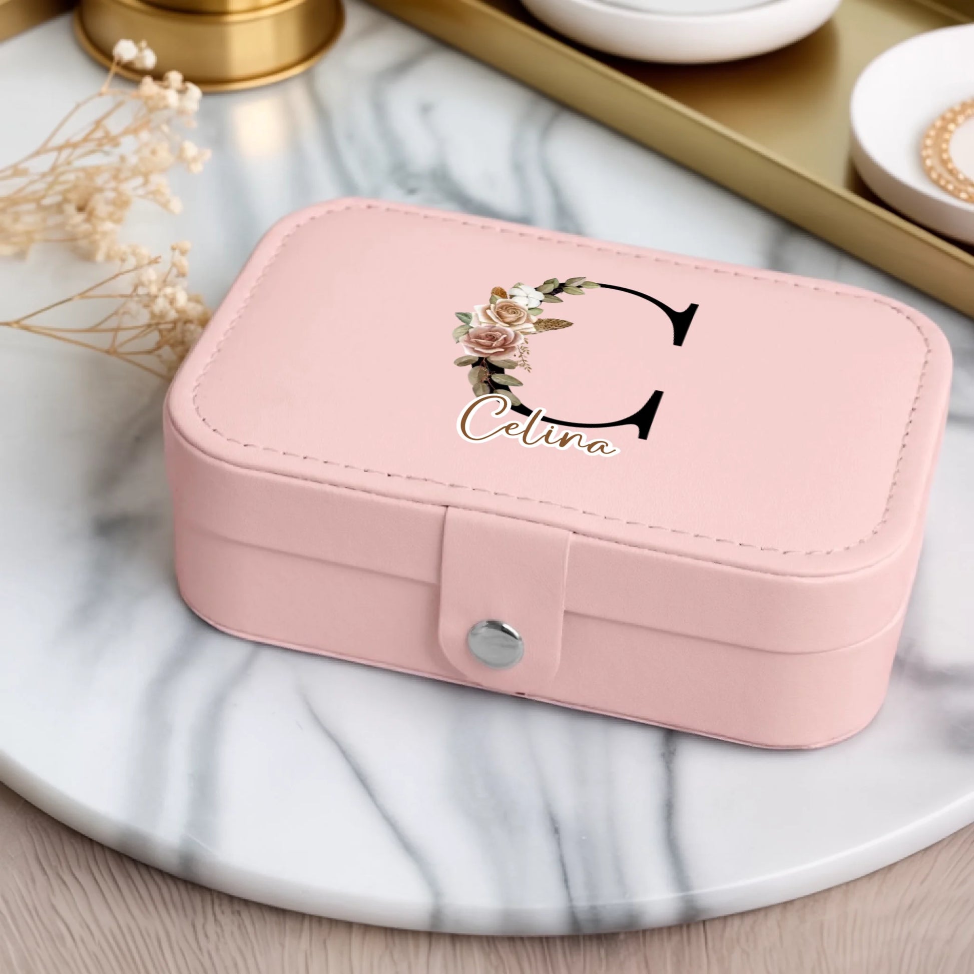 0008_1_a-luxurious-indoor-setup-features-a-jewe_iThSVTpiTNurp3Tg47fYEA_wsLFoR3jTTOdmMnwONJL9Q