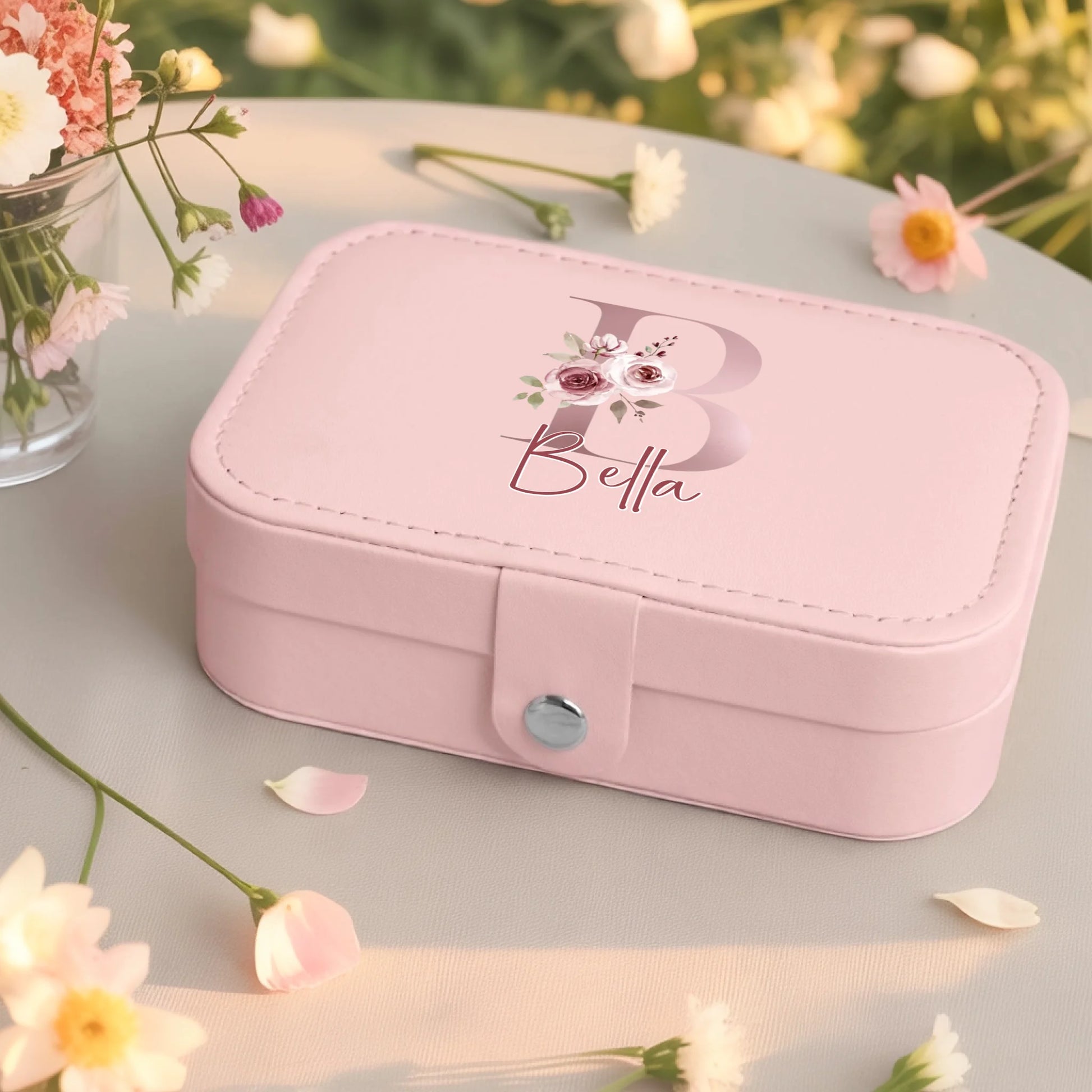 0003_2_a-jewelry-box-rests-on-a-pale-neutral-ta_Blz_SC6eRT6ilYDRk7_RJg_RMFfi6yRQ3uO-tsUwyp9yA