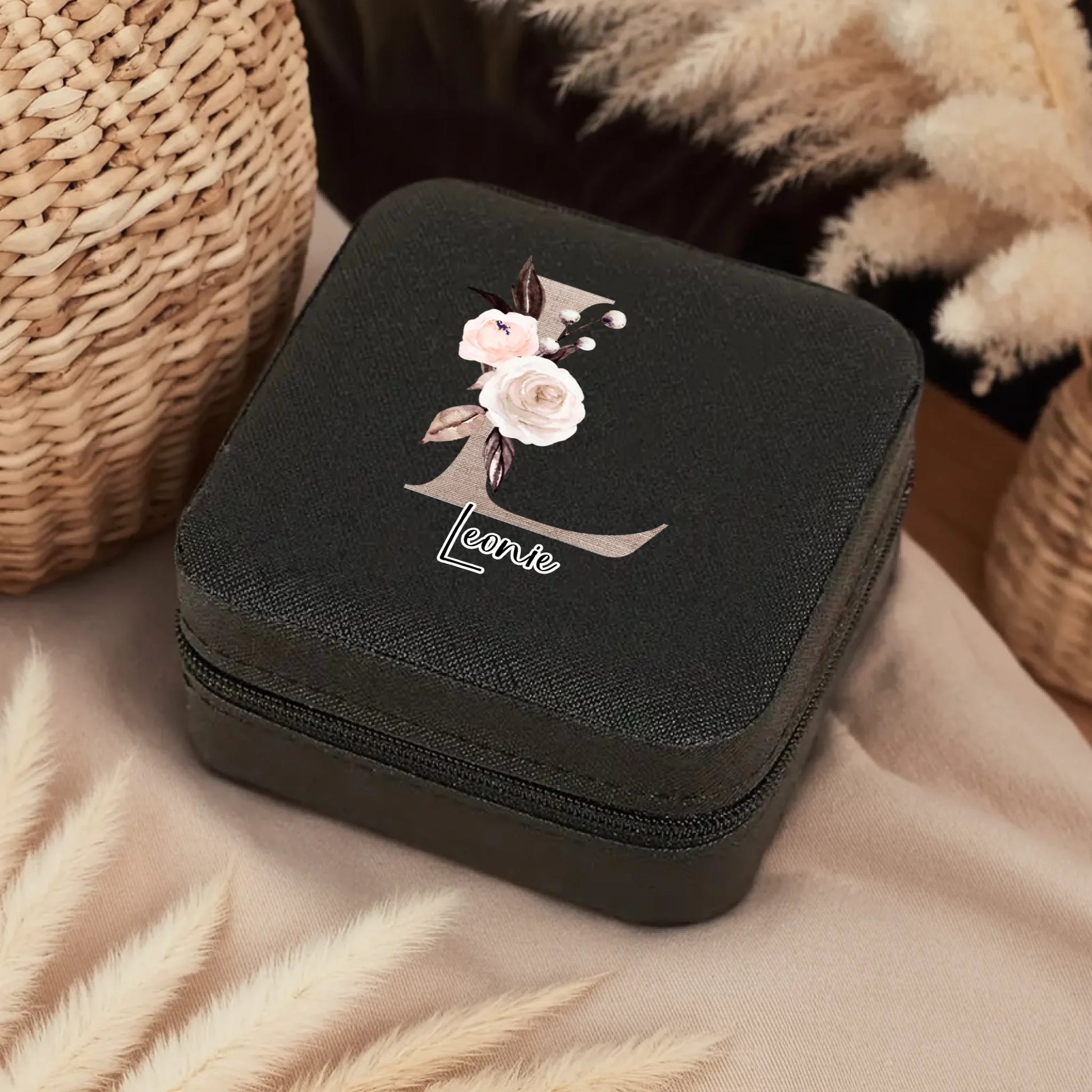 0005_1_a-cozy-boho-interior-is-envisioned-neutr_QiRR0RyTR3m70NZaKC6HRg_zs0ueuH7QG6G3V9TqQ4P3A