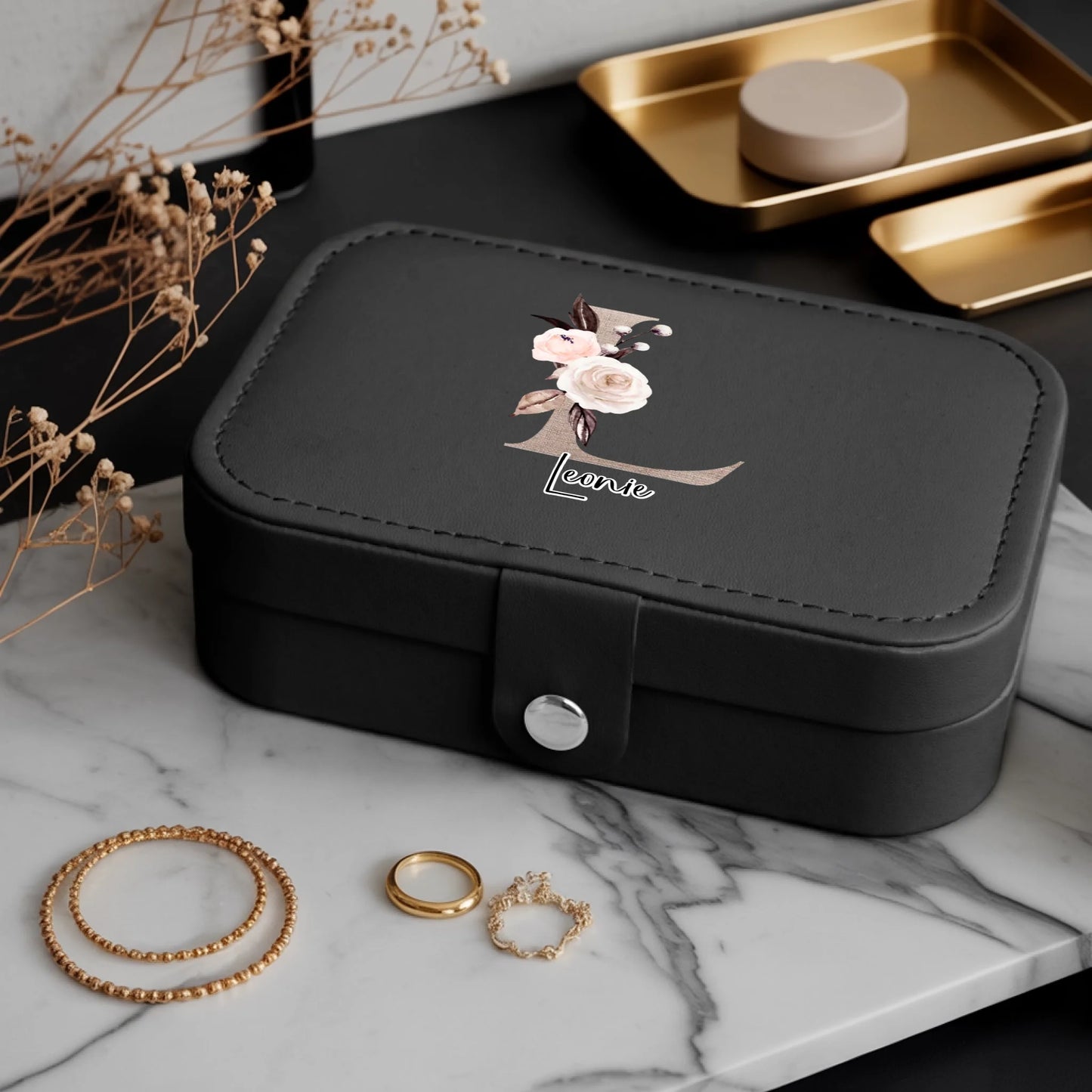 0023_1_a-luxurious-indoor-setup-features-a-jewe_mCg2lO5jQQaoBpsmmmh2-Q_8TMFauQtSa-Y2qQ9xFkseg