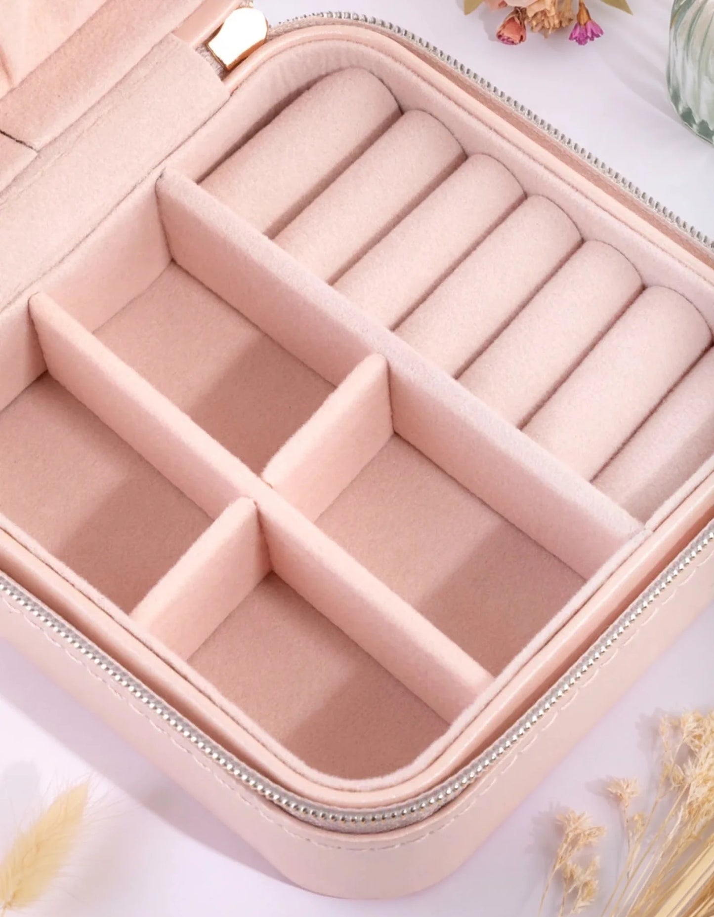 0010_1_the-scene-features-a-realistic-bright-se_OlfQaTcjQdKrTkiT9LYL_A_TzDTAv7bTwa-dU3OkmXEHA