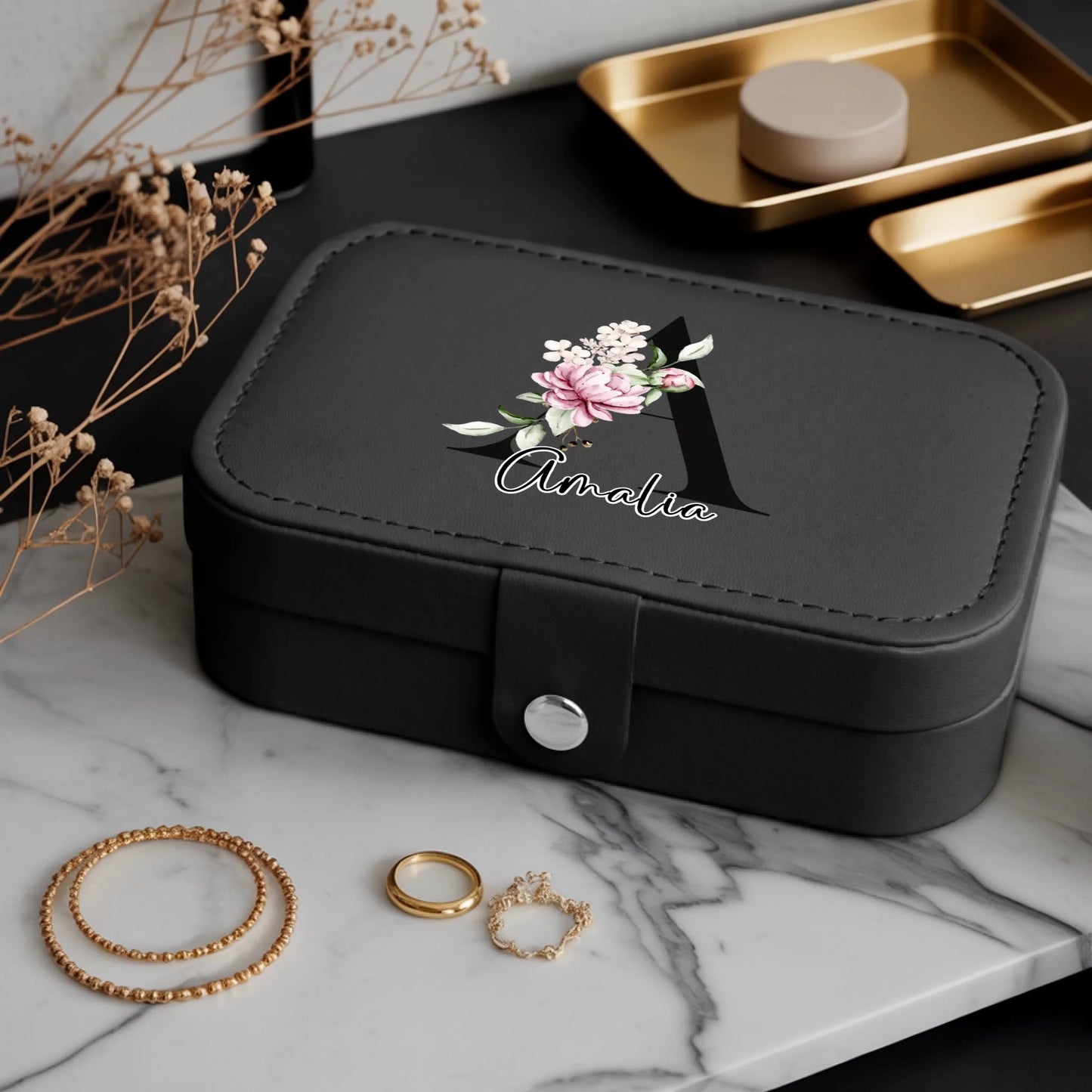 0023_1_a-luxurious-indoor-setup-features-a-jewe_mCg2lO5jQQaoBpsmmmh2-Q_8TMFauQtSa-Y2qQ9xFkseg