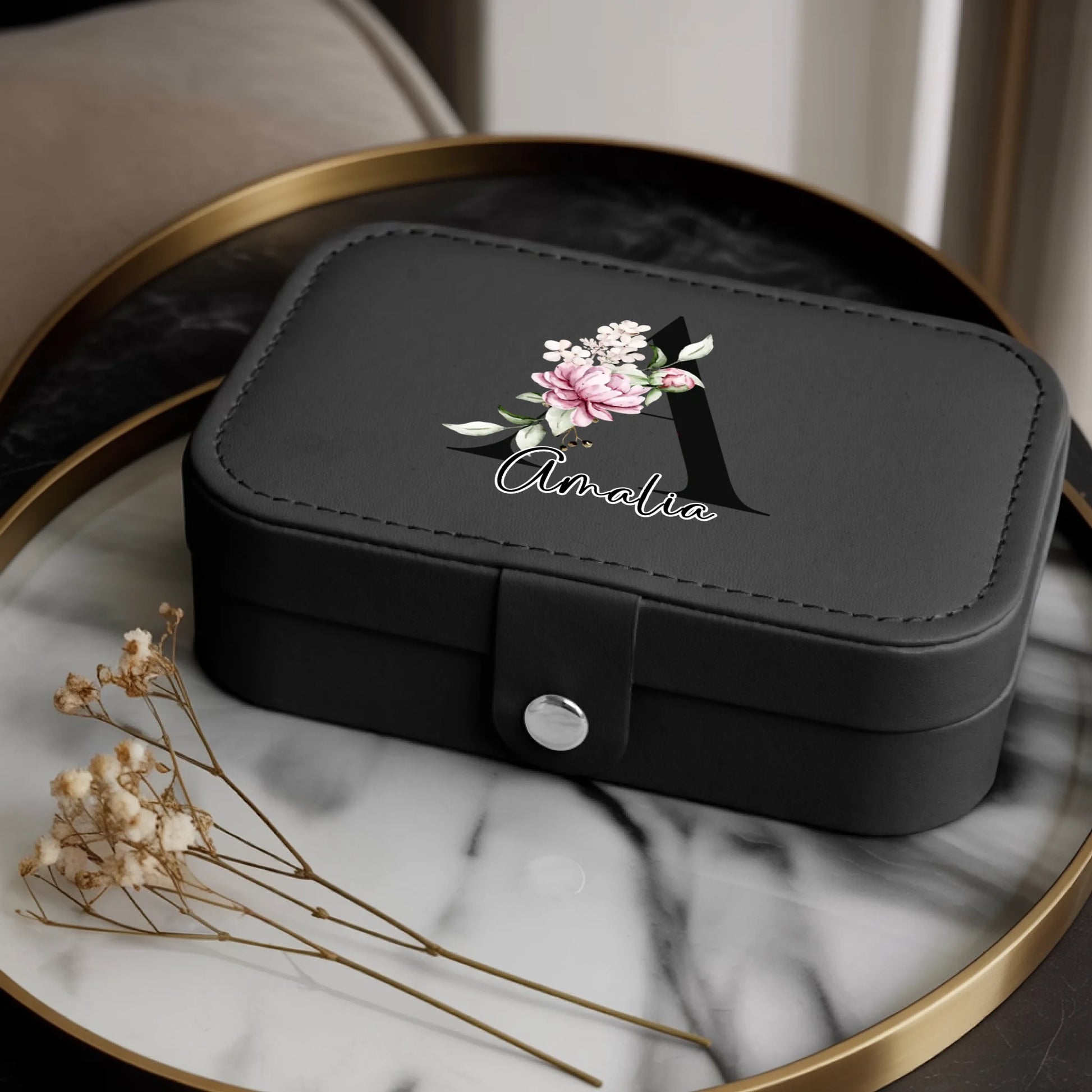 0024_1_a-luxurious-indoor-setup-for-a-jewelry-b_dSXTMwNTTnWI3g3almMLew_ZwZmykbaTKysEmc53pnDgw