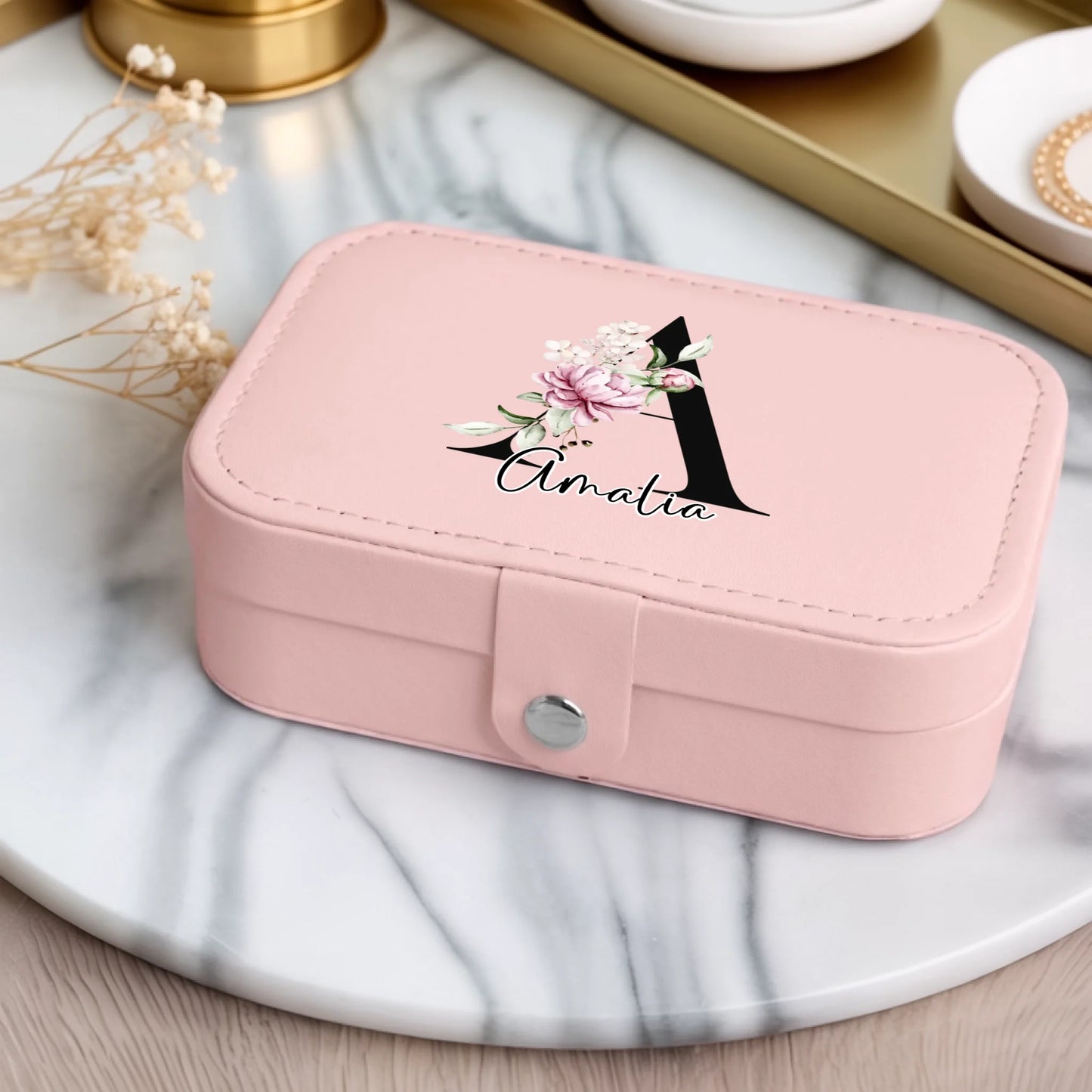 0008_1_a-luxurious-indoor-setup-features-a-jewe_iThSVTpiTNurp3Tg47fYEA_wsLFoR3jTTOdmMnwONJL9Q