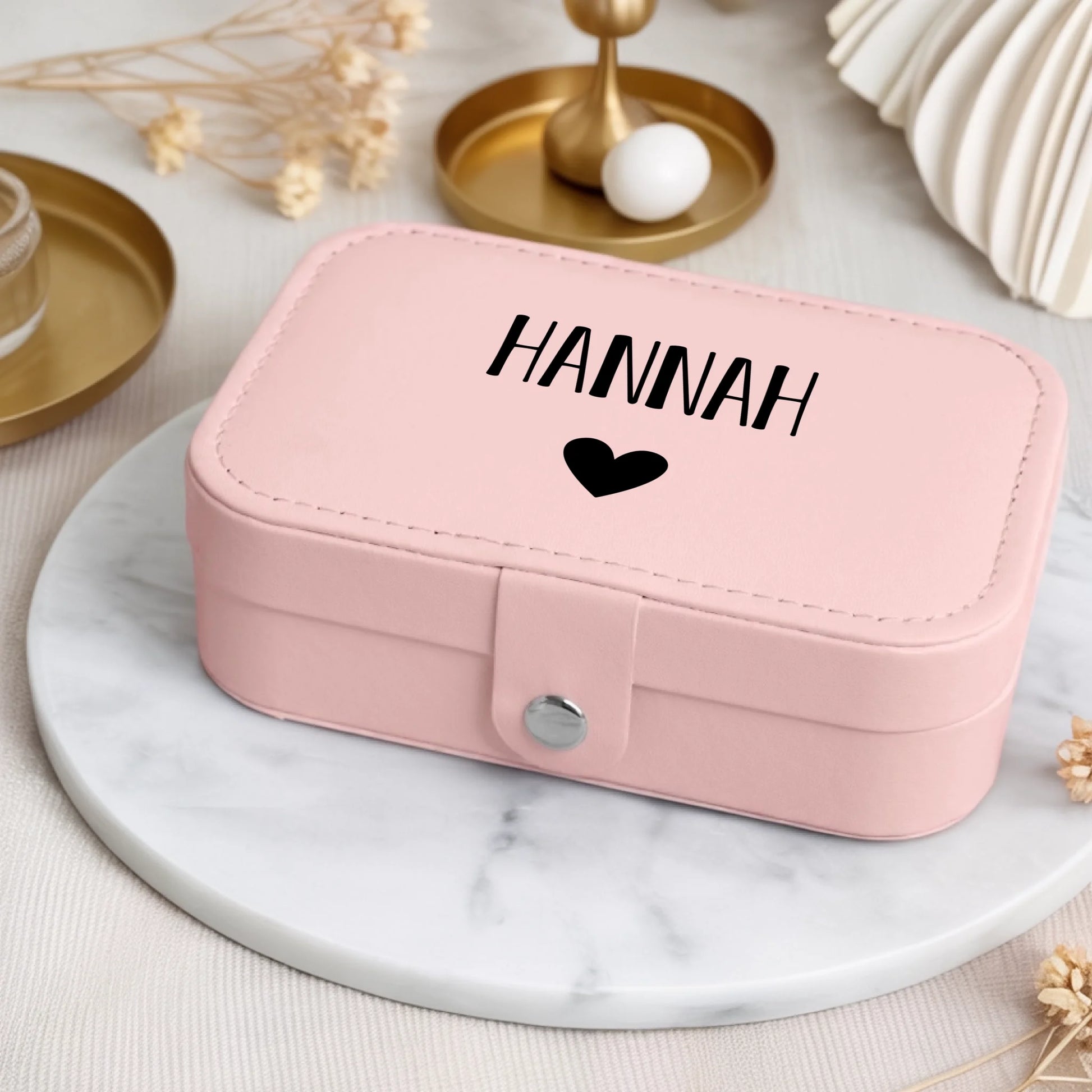 0008_3_a-luxurious-indoor-setup-is-present-feat_C3I5-DR7TiW7kGAuU1d-Eg_wsLFoR3jTTOdmMnwONJL9Q