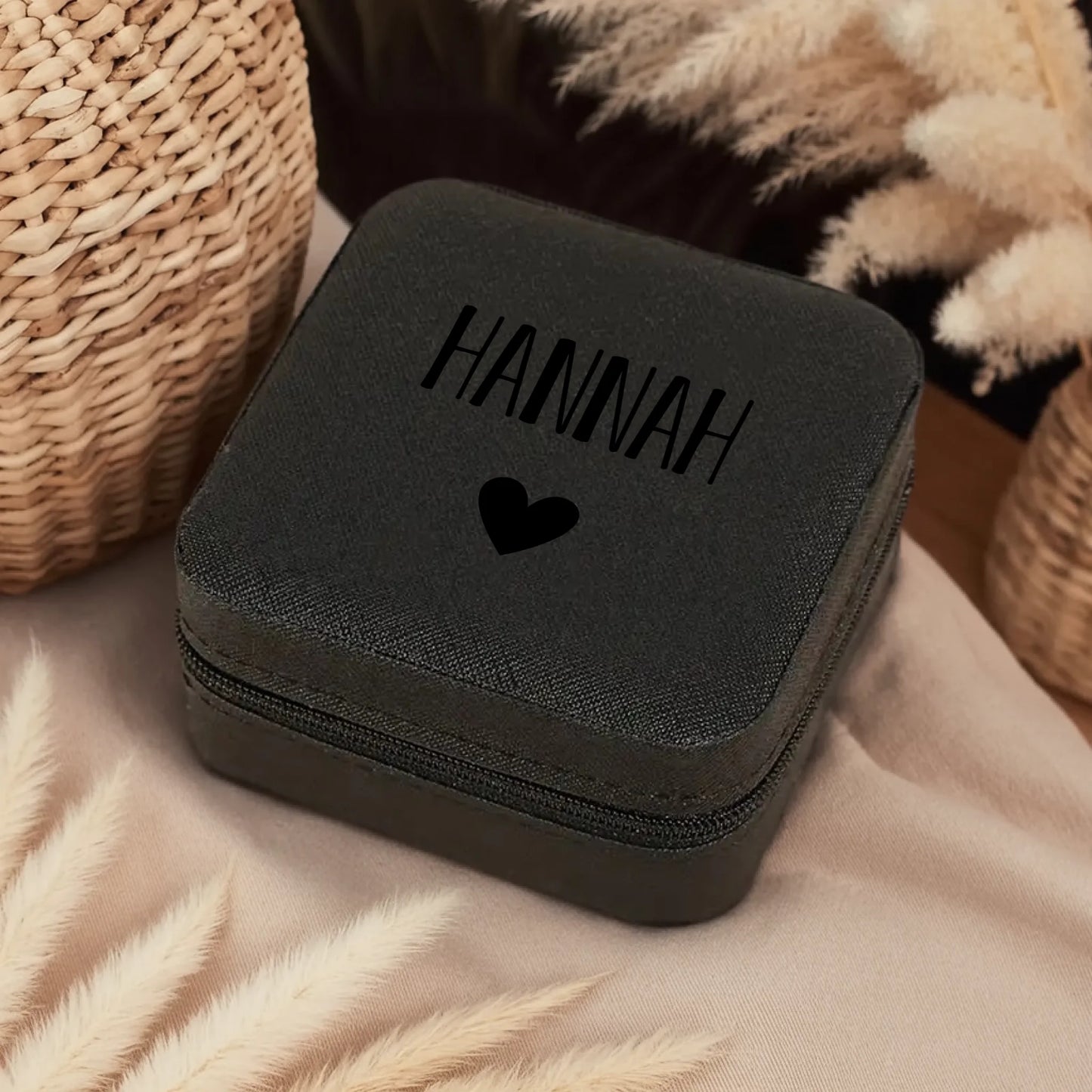 0005_1_a-cozy-boho-interior-is-envisioned-neutr_QiRR0RyTR3m70NZaKC6HRg_zs0ueuH7QG6G3V9TqQ4P3A