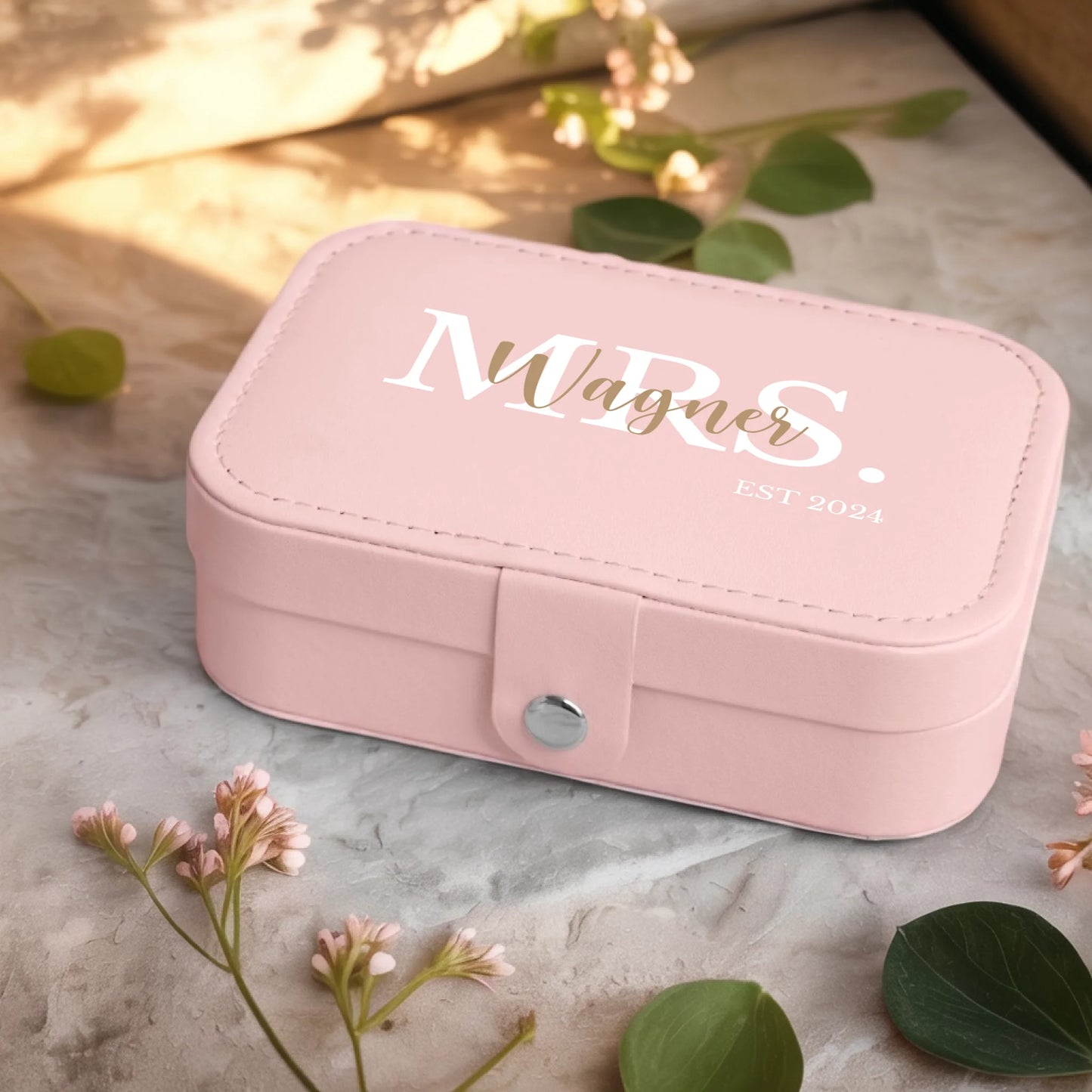 0001_2_a-jewelry-box-sits-on-a-neutral-stone-su_Ydk2BB8sQwiM8A0Y7cbmDg_EAF00DjQSb6ezGyMQnx5aA