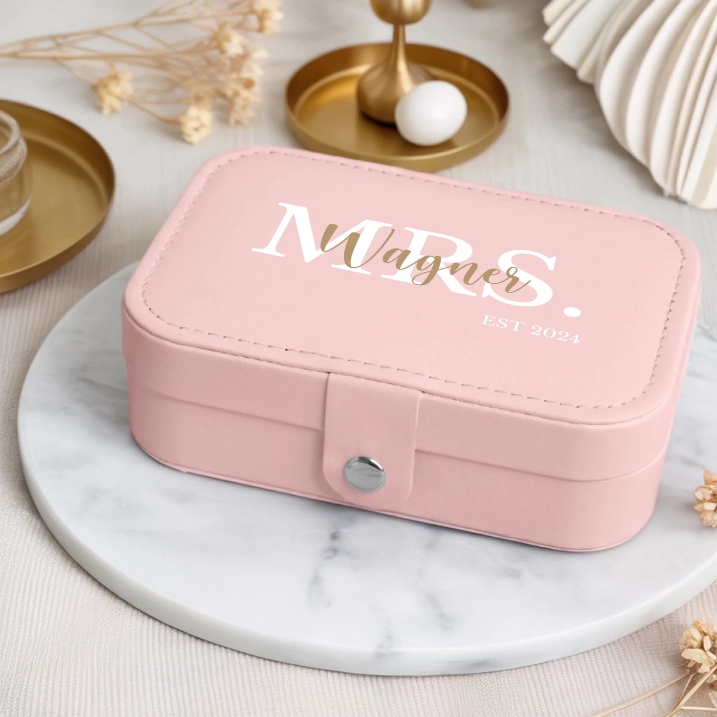 0008_3_a-luxurious-indoor-setup-is-present-feat_C3I5-DR7TiW7kGAuU1d-Eg_wsLFoR3jTTOdmMnwONJL9Q