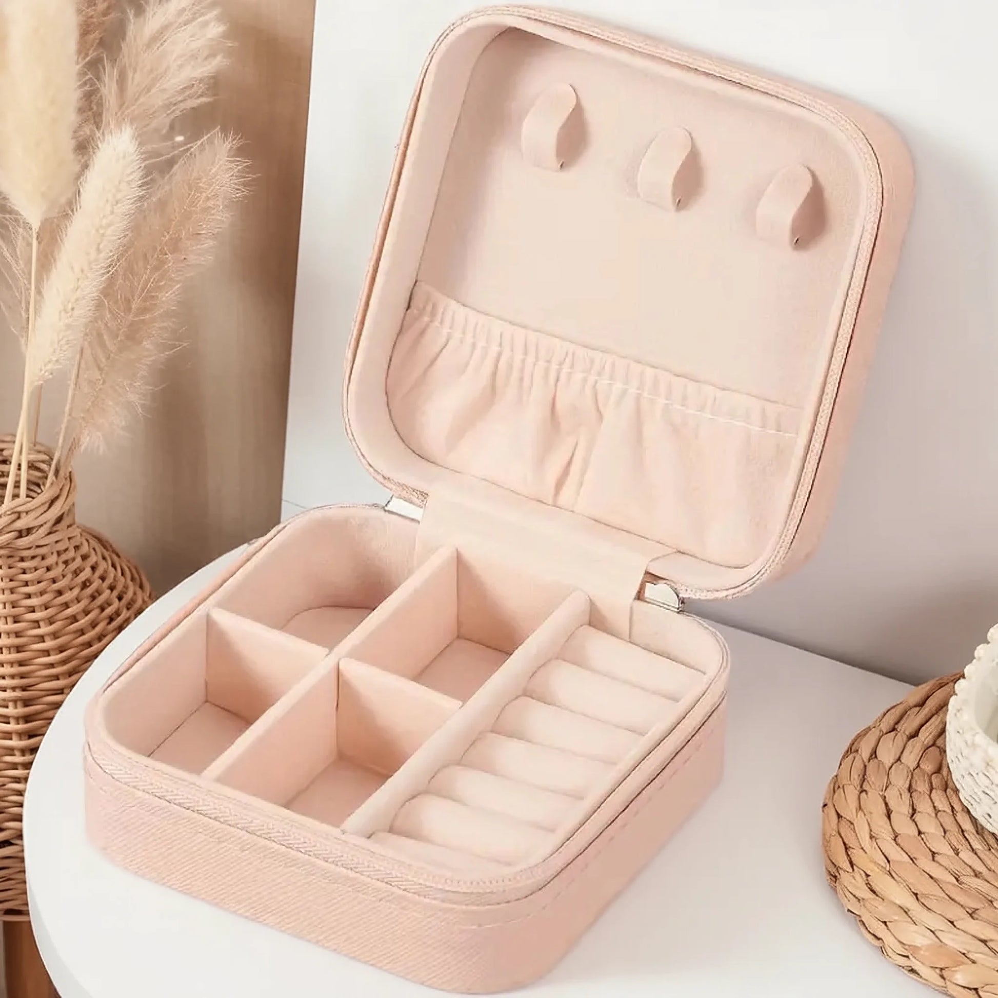 0006_1_a-cozy-boho-interior-is-envisioned-neutr_-G_fE23ESOGD70wbo-PtHA_15cS-c4pTBKTmBZaQRpXIw