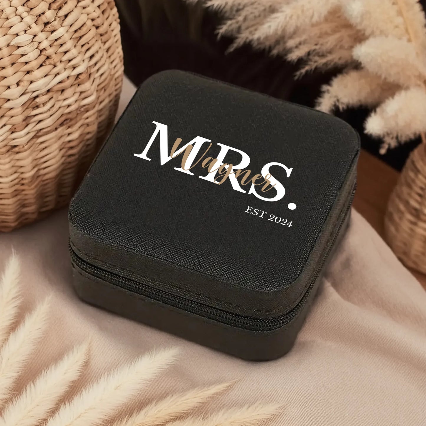 0005_1_a-cozy-boho-interior-is-envisioned-neutr_QiRR0RyTR3m70NZaKC6HRg_zs0ueuH7QG6G3V9TqQ4P3A