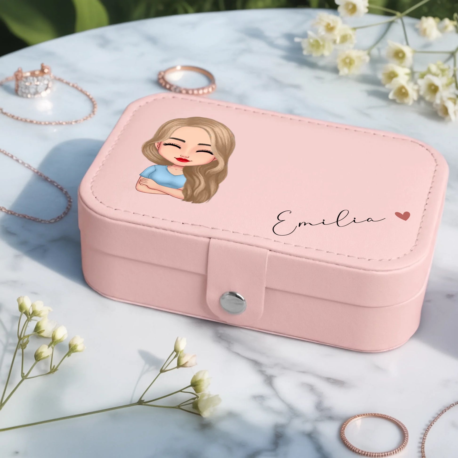 0004_2_a-jewelry-box-placed-on-a-white-marble-t_cfF8IK1ZQCOxoYEypMyOOw_USlxv3QBRxqn6T2yRiv7lQ