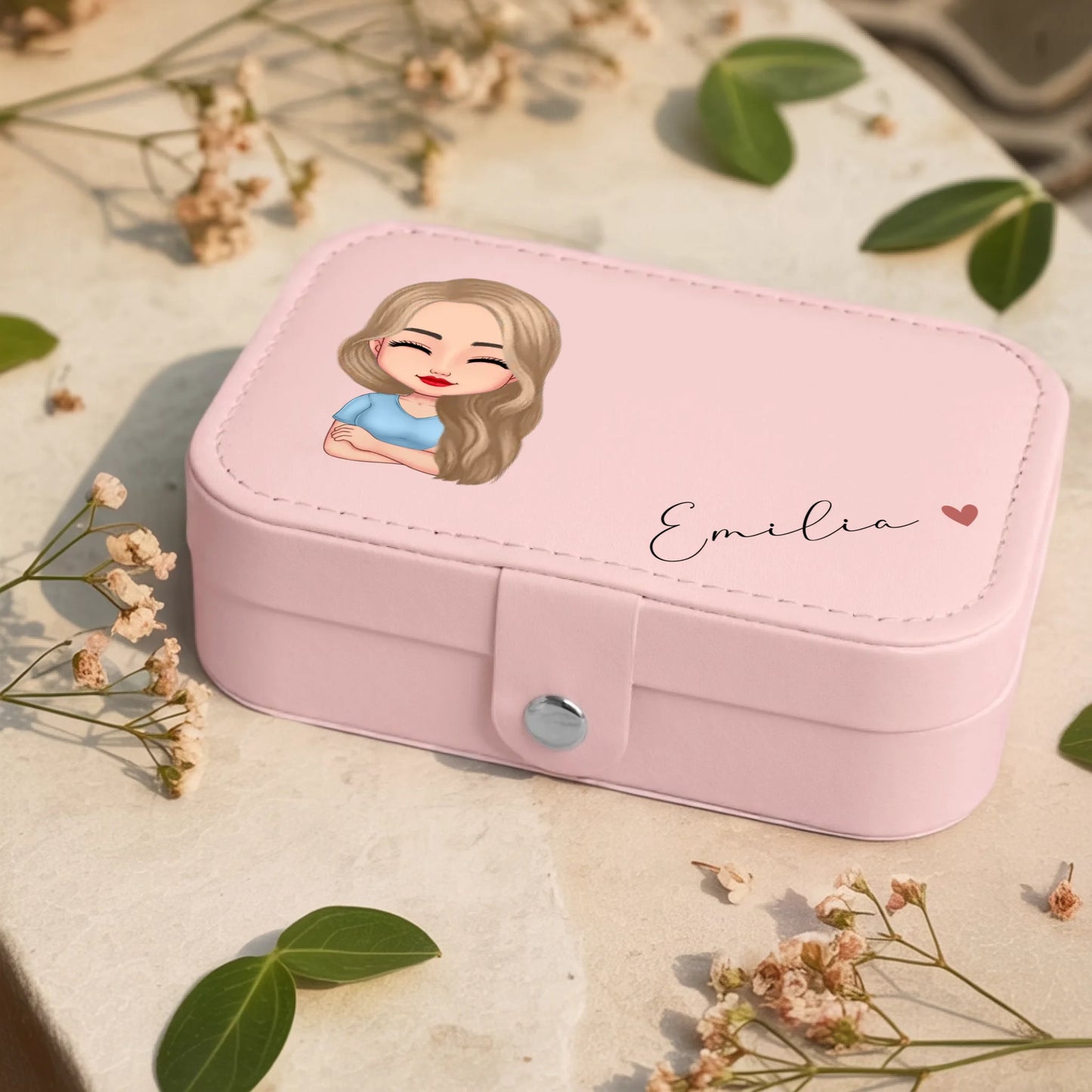 0001_1_a-jewelry-box-rests-on-a-neutral-stone-s_eXdv28EGQ4a4T730_mOXgA_EAF00DjQSb6ezGyMQnx5aA