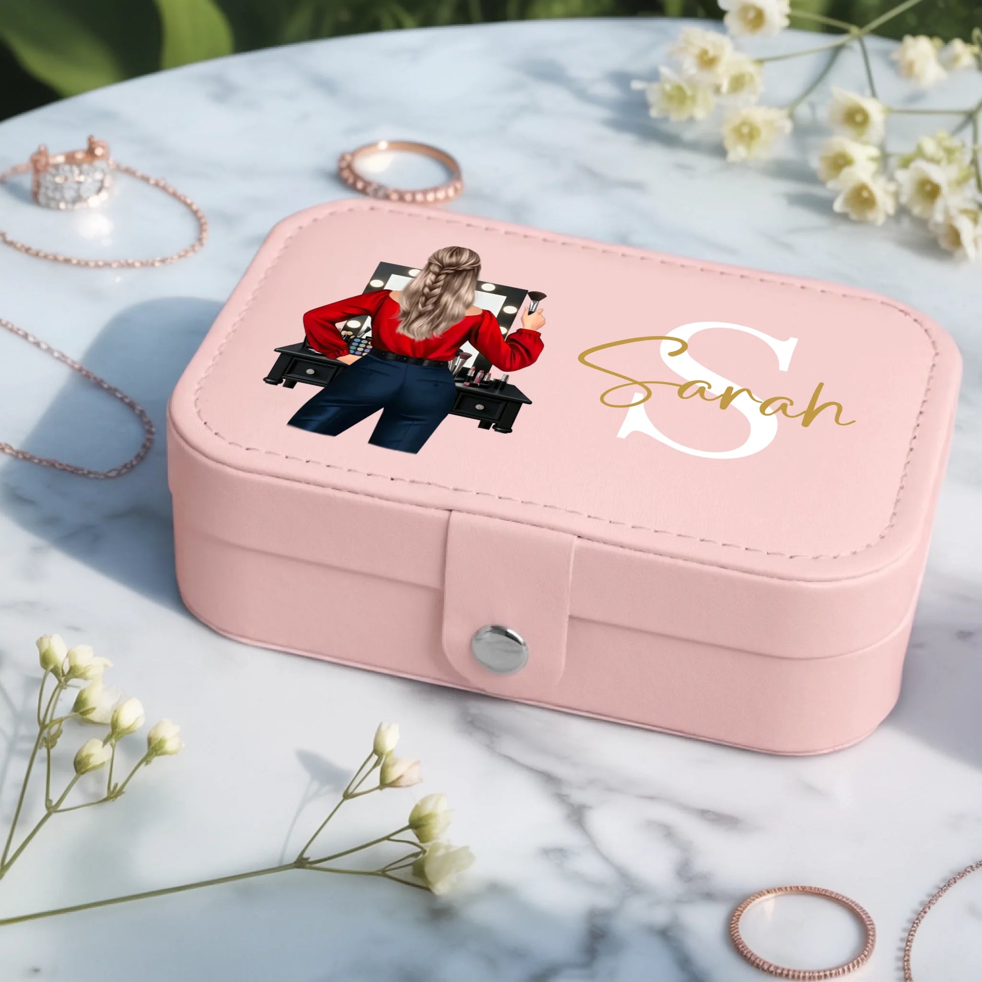 0004_2_a-jewelry-box-placed-on-a-white-marble-t_cfF8IK1ZQCOxoYEypMyOOw_USlxv3QBRxqn6T2yRiv7lQ