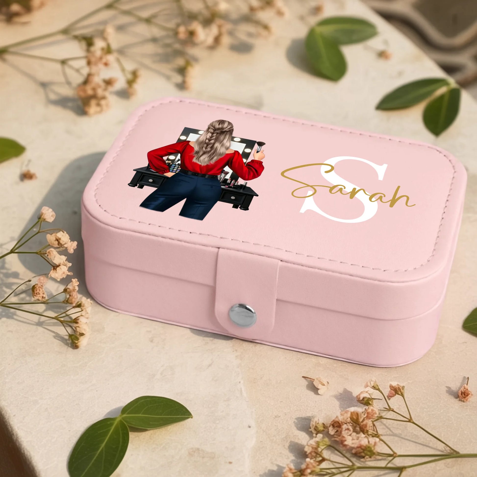 0001_1_a-jewelry-box-rests-on-a-neutral-stone-s_eXdv28EGQ4a4T730_mOXgA_EAF00DjQSb6ezGyMQnx5aA