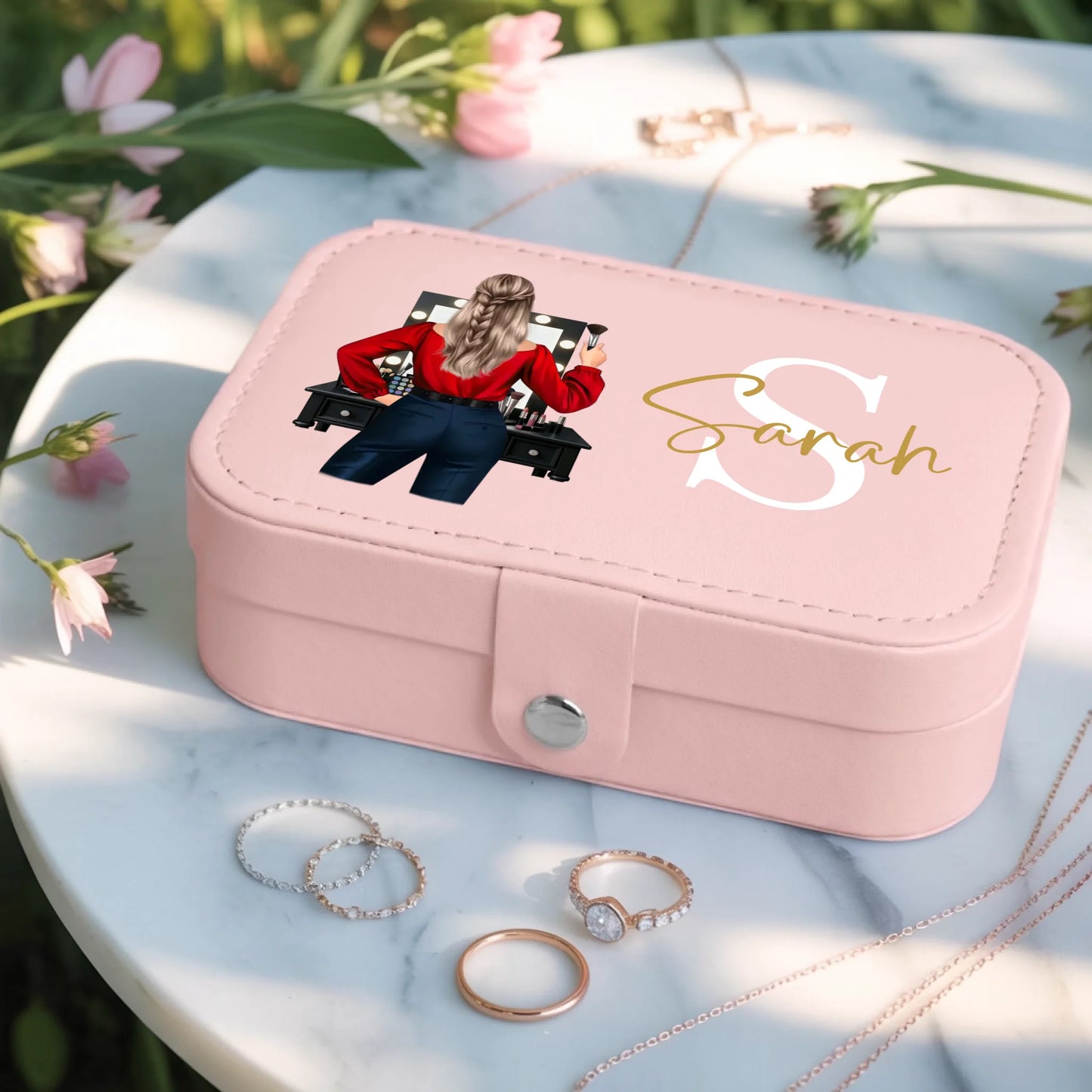 0004_3_a-jewelry-box-placed-on-a-white-marble-t_7BBO_6ExS9yPr9mAKNsUCw_USlxv3QBRxqn6T2yRiv7lQ