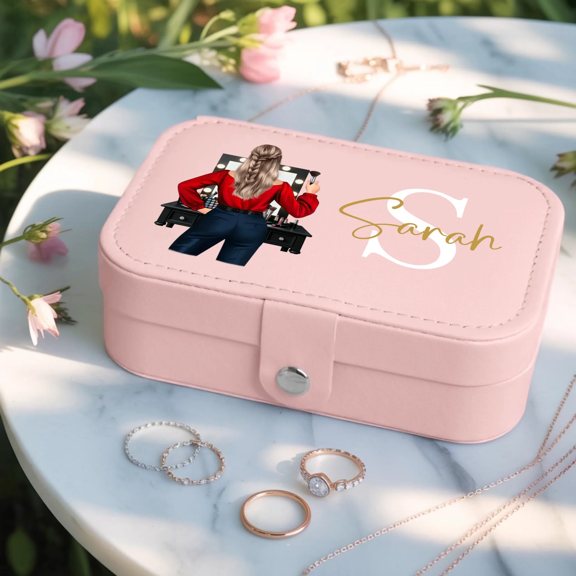 0004_3_a-jewelry-box-placed-on-a-white-marble-t_7BBO_6ExS9yPr9mAKNsUCw_USlxv3QBRxqn6T2yRiv7lQ