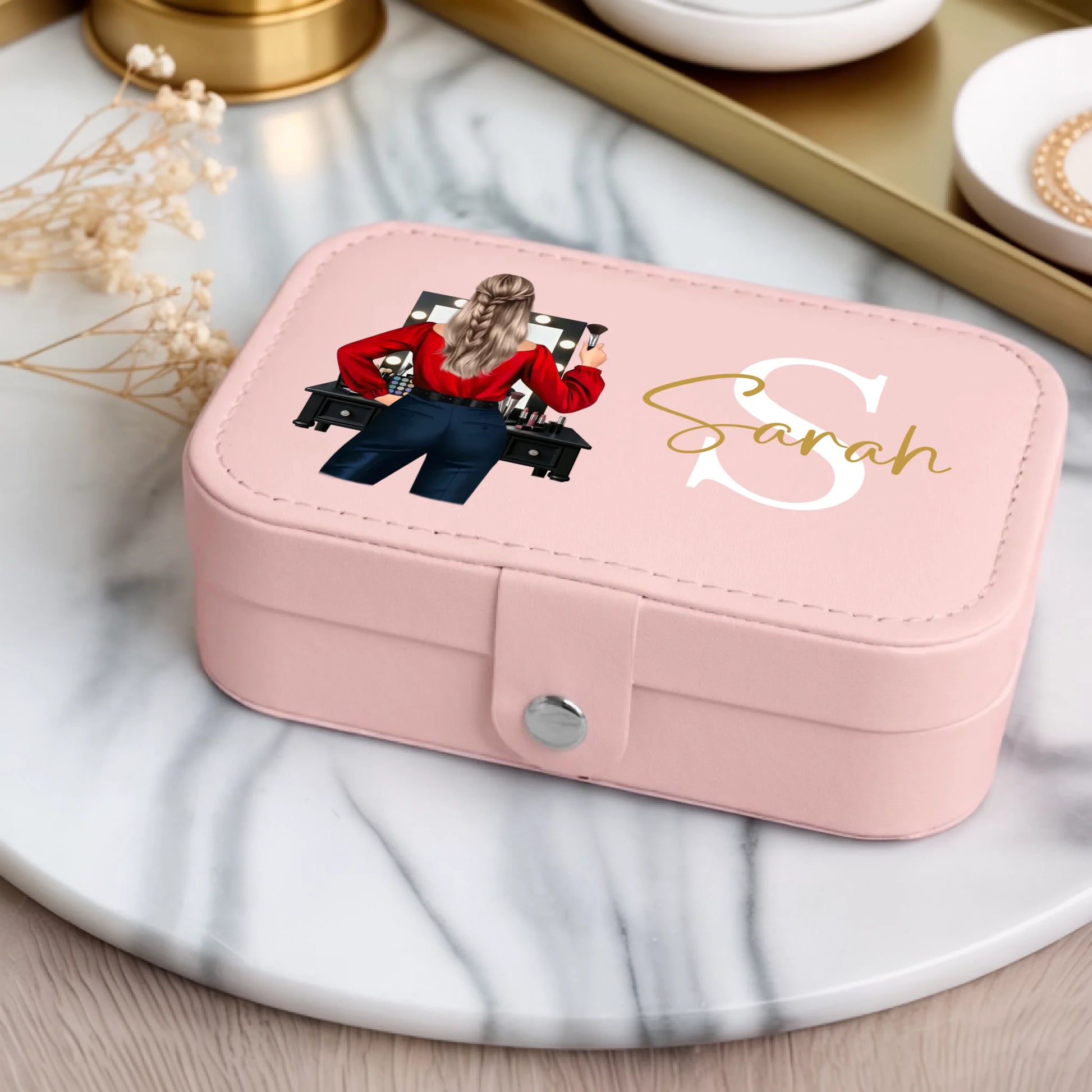 0008_1_a-luxurious-indoor-setup-features-a-jewe_iThSVTpiTNurp3Tg47fYEA_wsLFoR3jTTOdmMnwONJL9Q