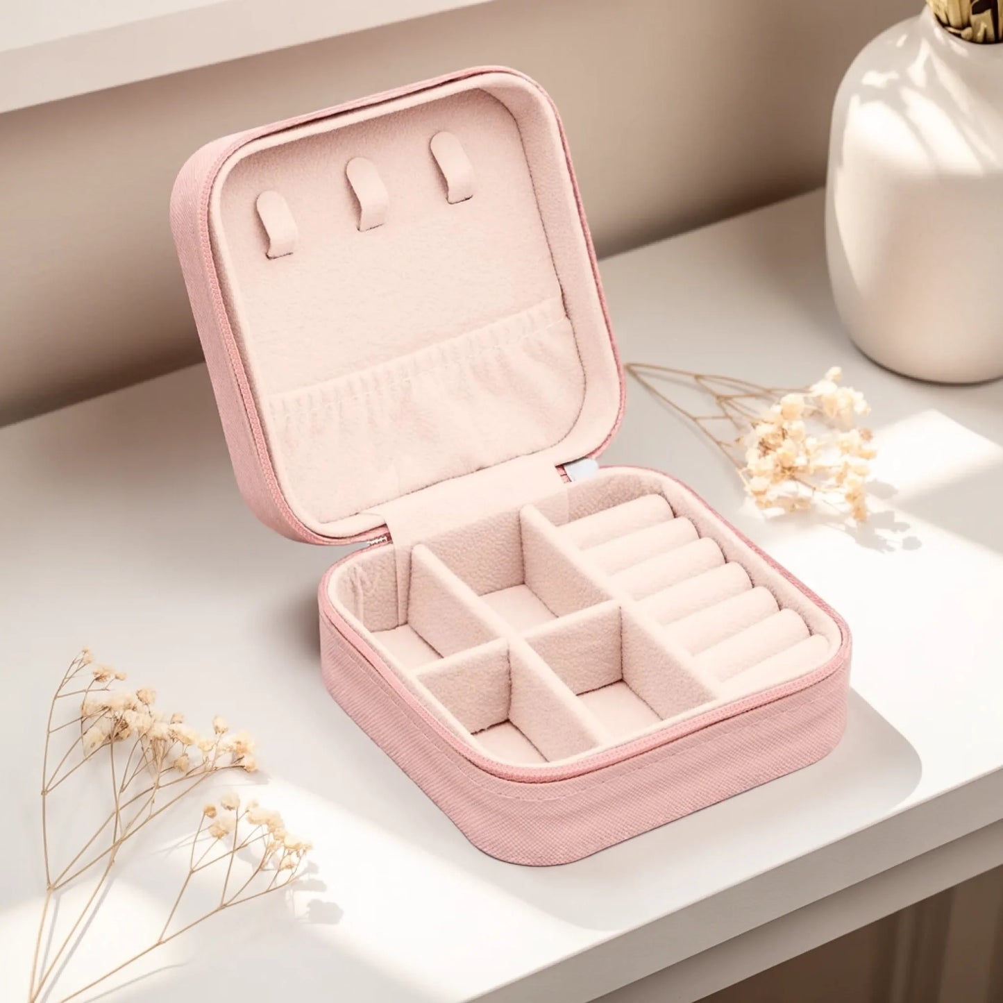 0008_1_the-jewelry-box-remains-exactly-as-it-is_XWoQxhoPQseK-jylYRorLw_HqHA5ZGMRdOg8jNn1-61iw