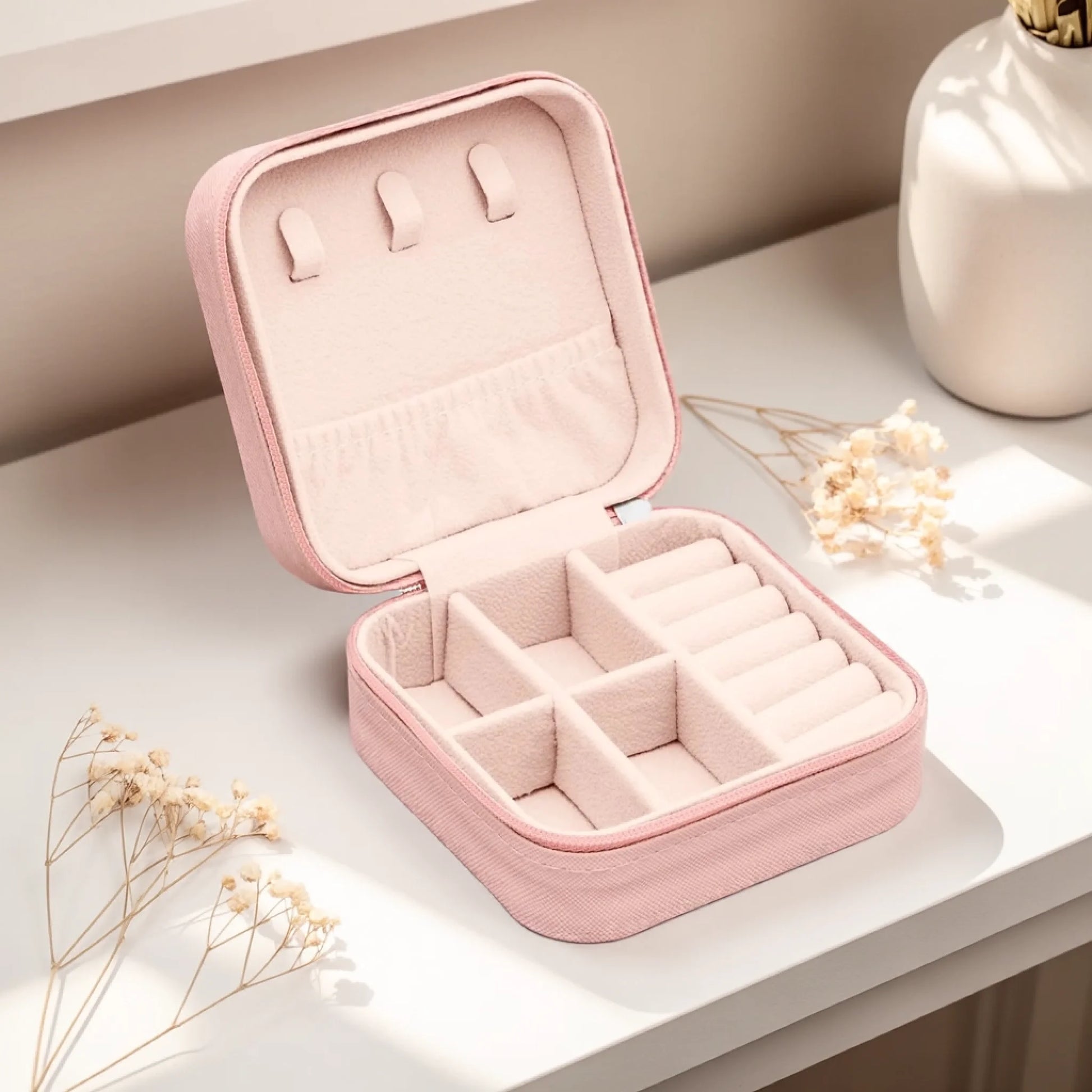 0008_1_the-jewelry-box-remains-exactly-as-it-is_XWoQxhoPQseK-jylYRorLw_HqHA5ZGMRdOg8jNn1-61iw