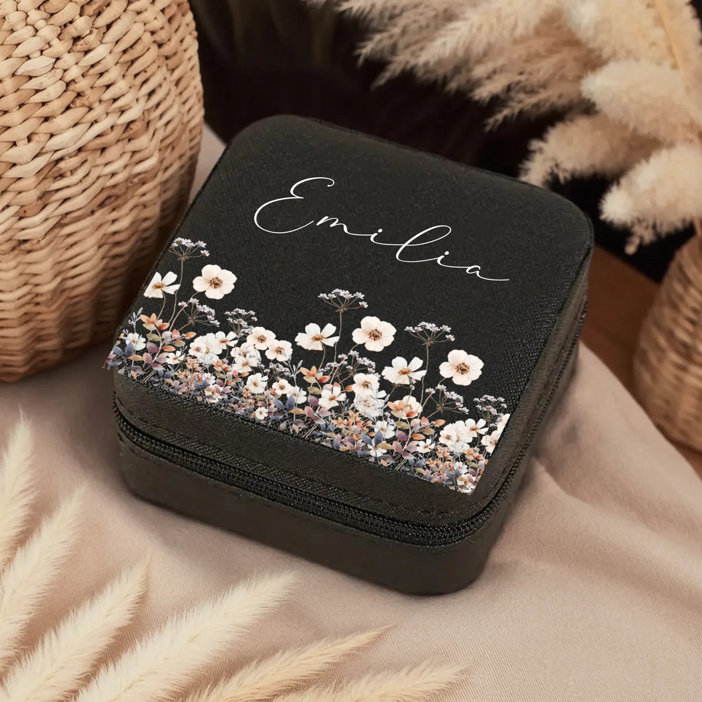 0005_1_a-cozy-boho-interior-is-envisioned-neutr_QiRR0RyTR3m70NZaKC6HRg_zs0ueuH7QG6G3V9TqQ4P3A