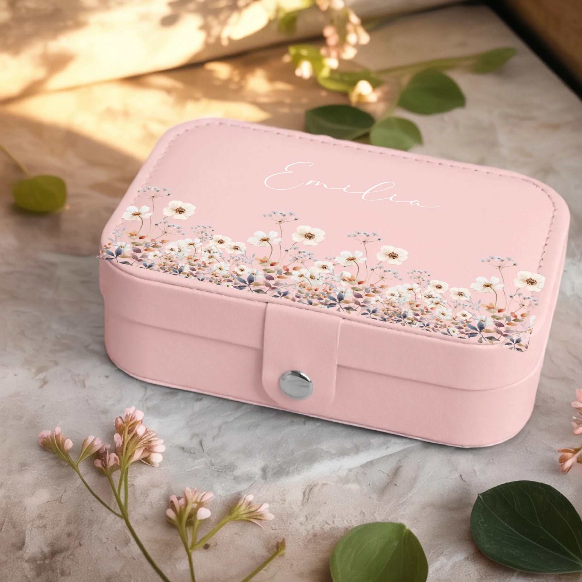 0001_2_a-jewelry-box-sits-on-a-neutral-stone-su_Ydk2BB8sQwiM8A0Y7cbmDg_EAF00DjQSb6ezGyMQnx5aA