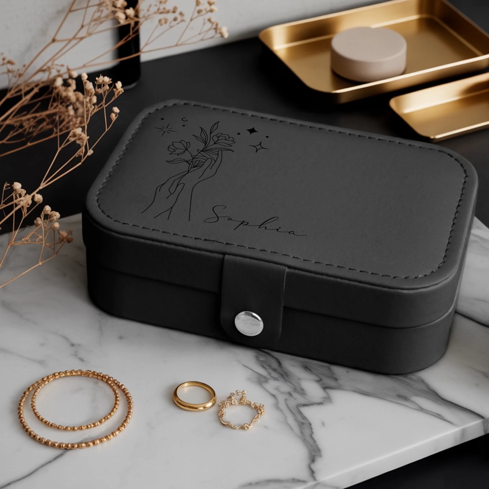 0023_1_a-luxurious-indoor-setup-features-a-jewe_mCg2lO5jQQaoBpsmmmh2-Q_8TMFauQtSa-Y2qQ9xFkseg