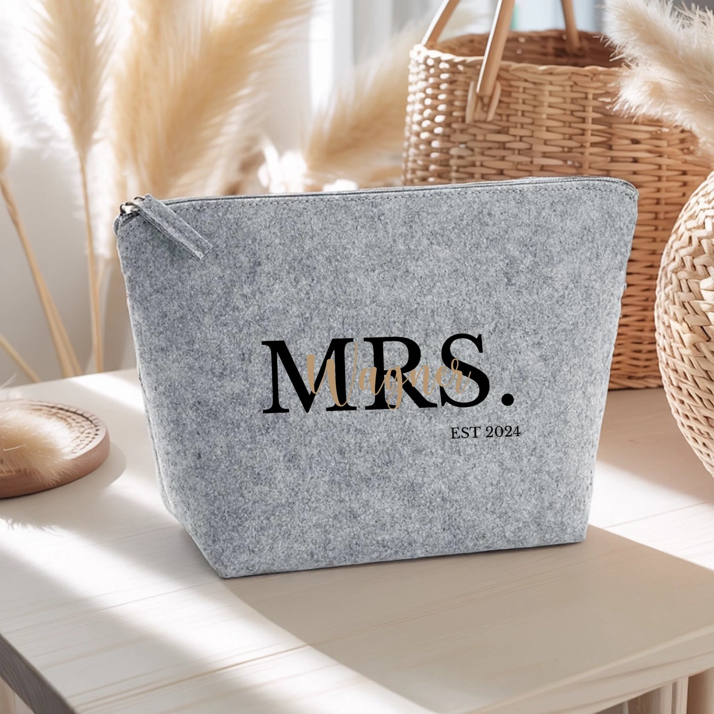 0009_1_the-scene-is-set-on-a-light-wooden-table_3nzr9pcKSV6hm5fTmmJTIg_qxrLTkNVR4eKI8KrTDaWZw