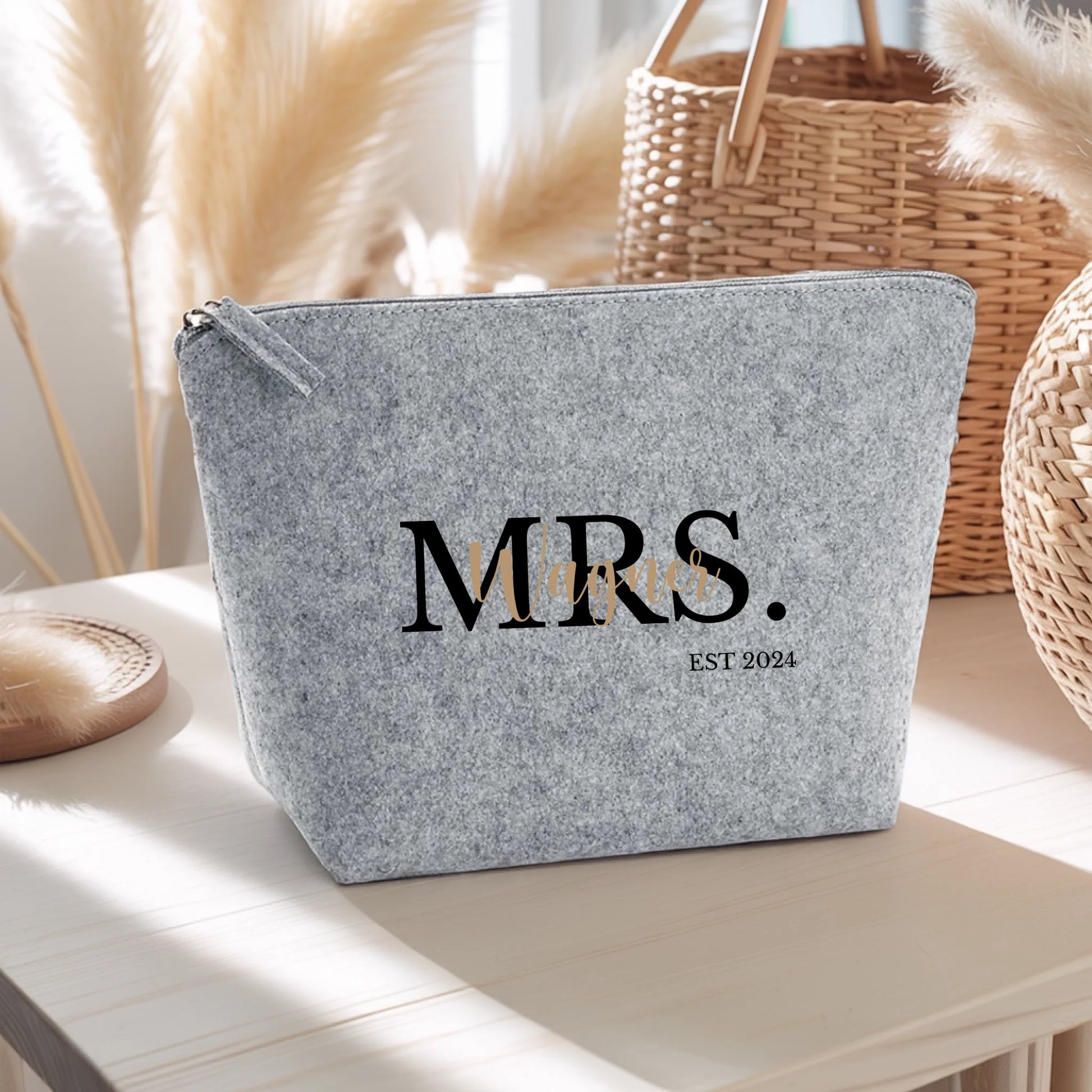 0009_1_the-scene-is-set-on-a-light-wooden-table_3nzr9pcKSV6hm5fTmmJTIg_qxrLTkNVR4eKI8KrTDaWZw